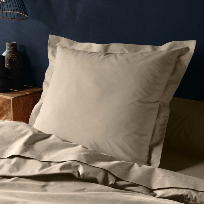 Taie d’oreiller 63 x 63 cm coton 57 fils Lina Sable – Volant plat avec point bourdon - 4