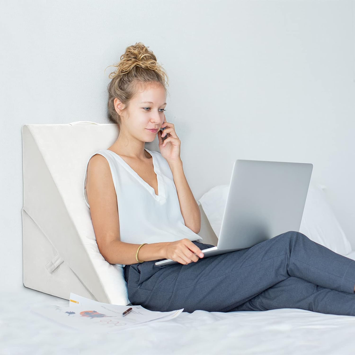 Cojín de soporte triangular multiusos, cojín de respaldo para cama, litera, sofá, almohada terapéutica para aliviar el estrés - 5