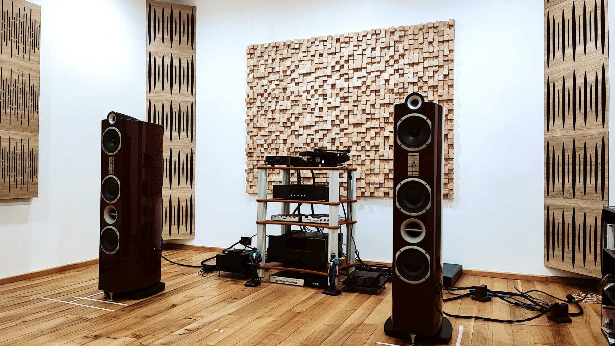 Lot de 4 Pièges à basses PULSE acoustiques insonorisants 50x50x10 cm - Plastique perforé et mousse acoustique - Blanc brilliant - 8
