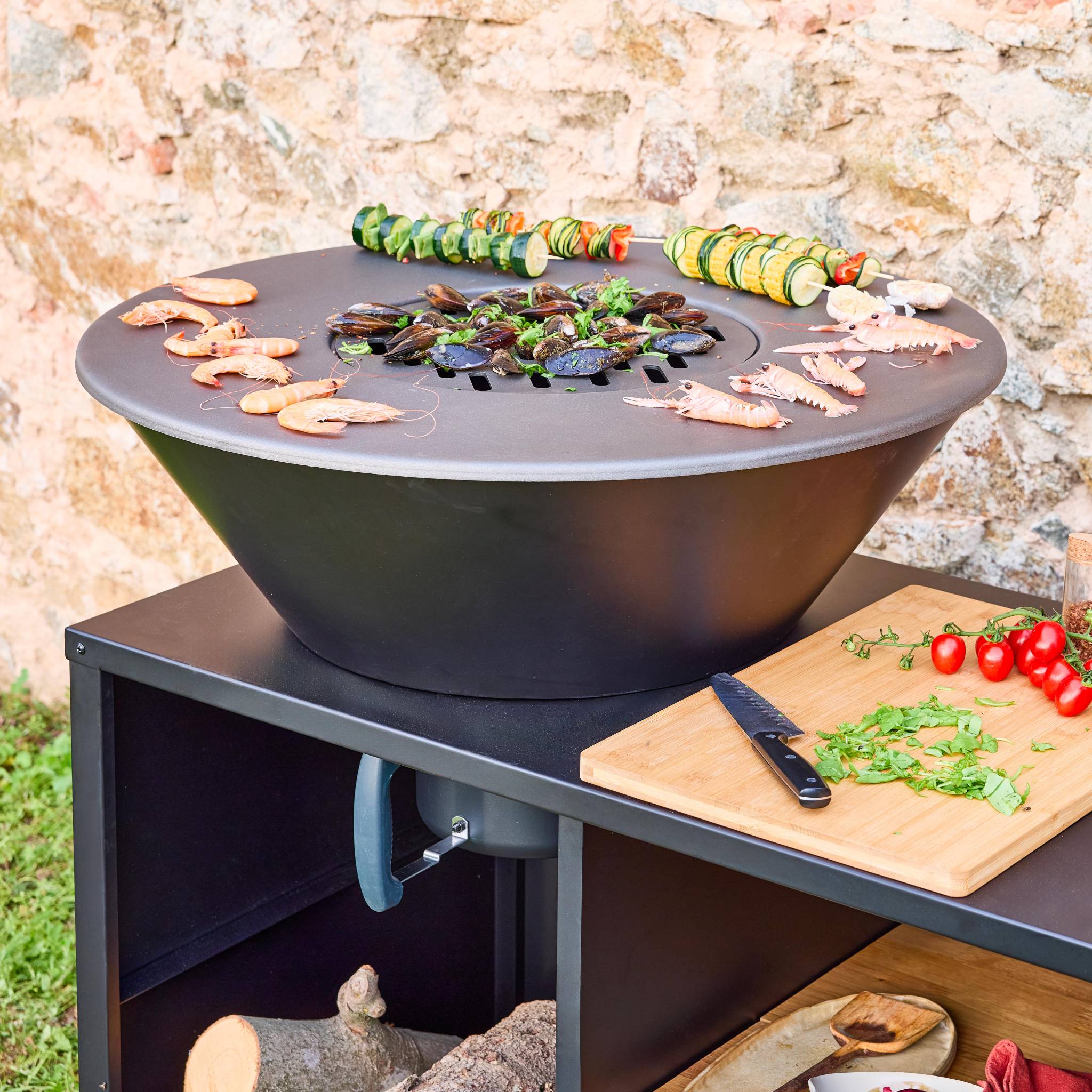 Brasero barbecue Ø80cm - Stromboli - coloris noir avec grille de cuisson et espace de rangement. L 138 x P 82 x H 114 cm - 5