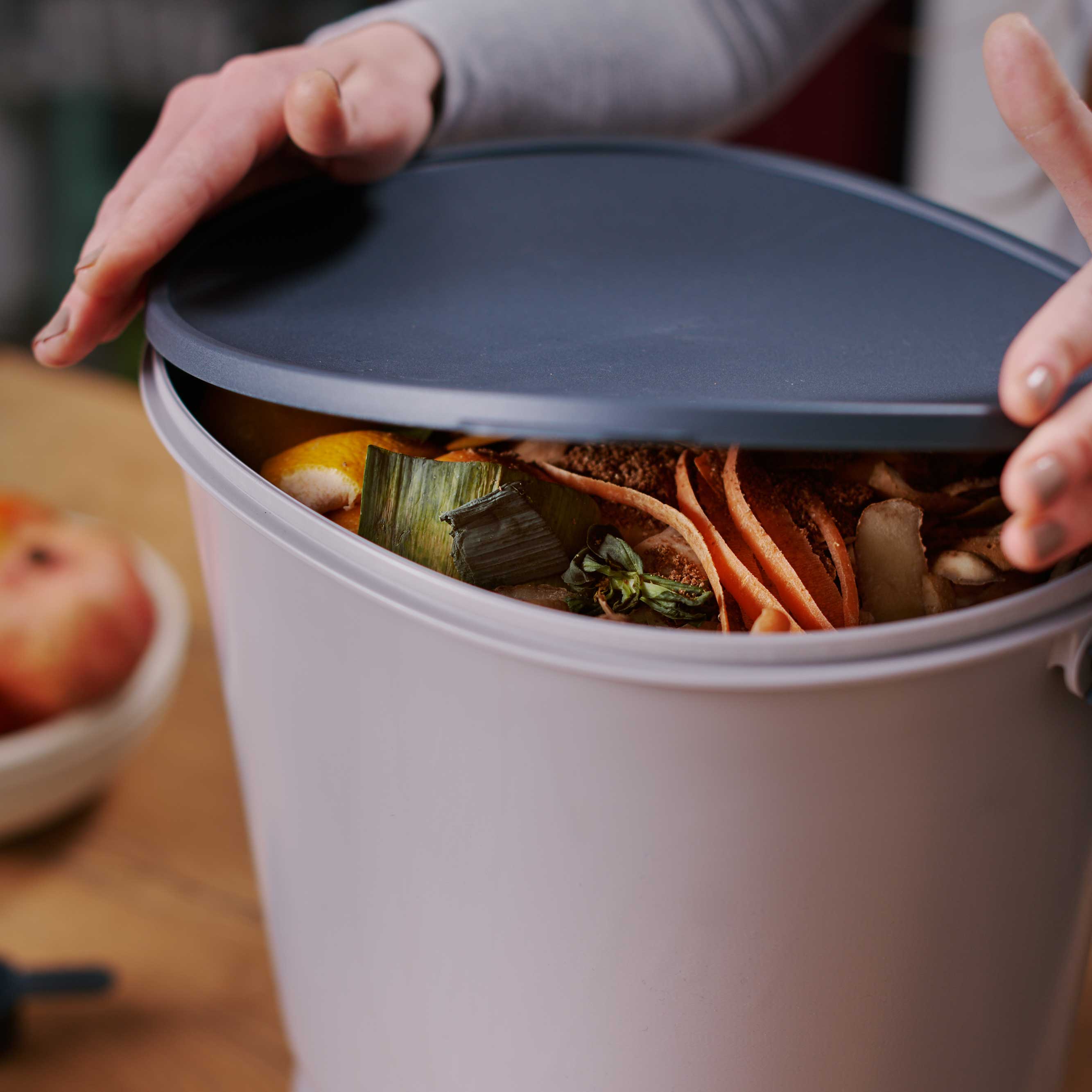 Compostador Skaza Bokashi Essential 1018550 de 15,3 L con 1 kg de activador y soporte gris - 3