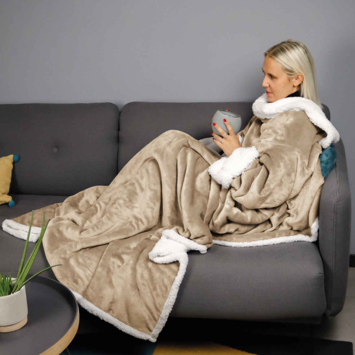 Couverture polaire, plaid intégral avec manches et poche - 140 x 210 cm - Sherpa et flanelle - Adulte - Beige - Vivezen - 6