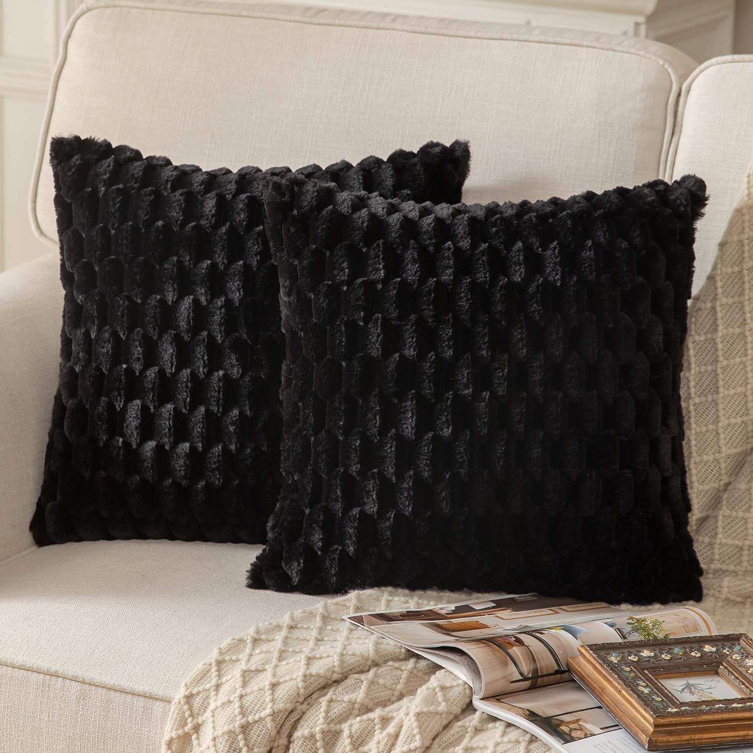 Lot De 2 Housses De Coussin Décoratives En Velours Bleu Marine Patchwork Blanc Et Cuir Dore 45 X 45 Cm Decoration De Salon 96957512