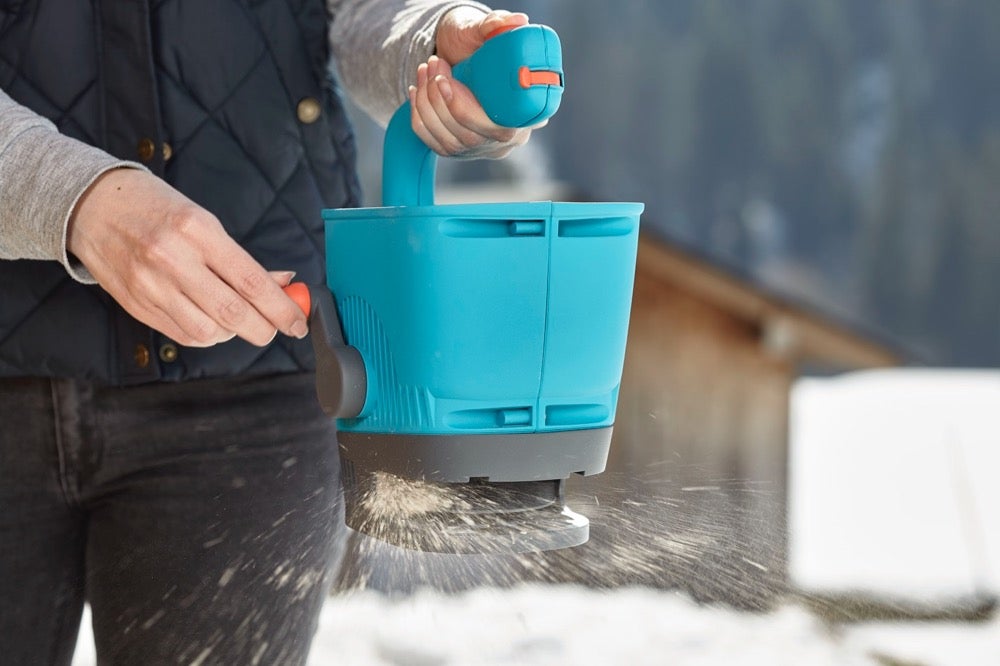 Gardena Spandiconcime Manuale M - Adatto Fino A 100 Metri Quadri - Con Manovella - 4 Posizioni - 8