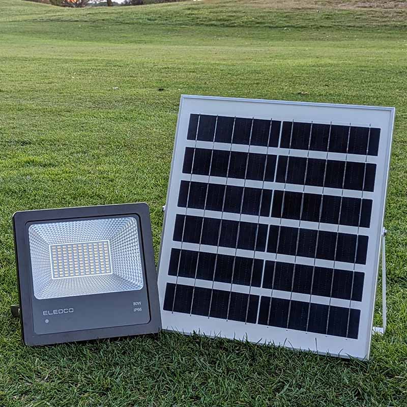 Projecteur Solaire LED 8W Dimmable – Avec Détecteur Crépusculaire, Panneau Solaire Et Télécommande