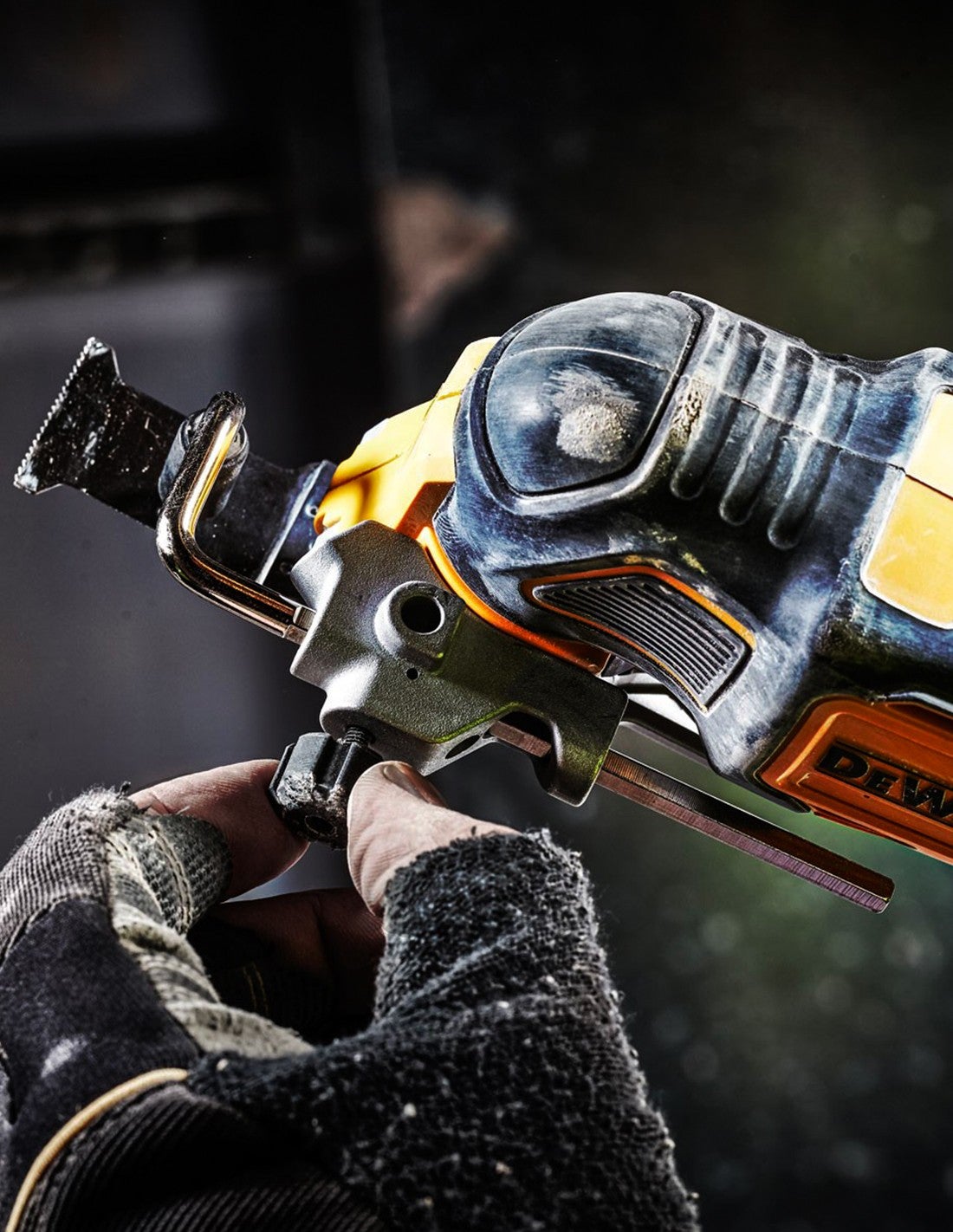 Outil multifonctions 18V (Machine seule) 32 accessoires en TSTAK - Dewalt DCS355NT-XJ - 5