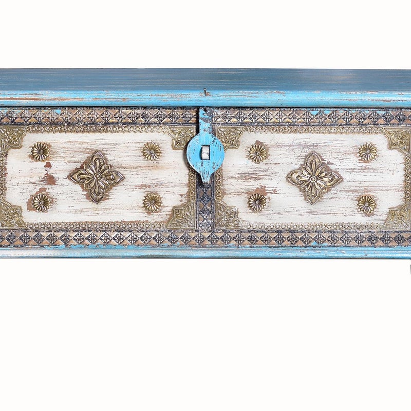 Skrzynia w niebieskim starym manguierze