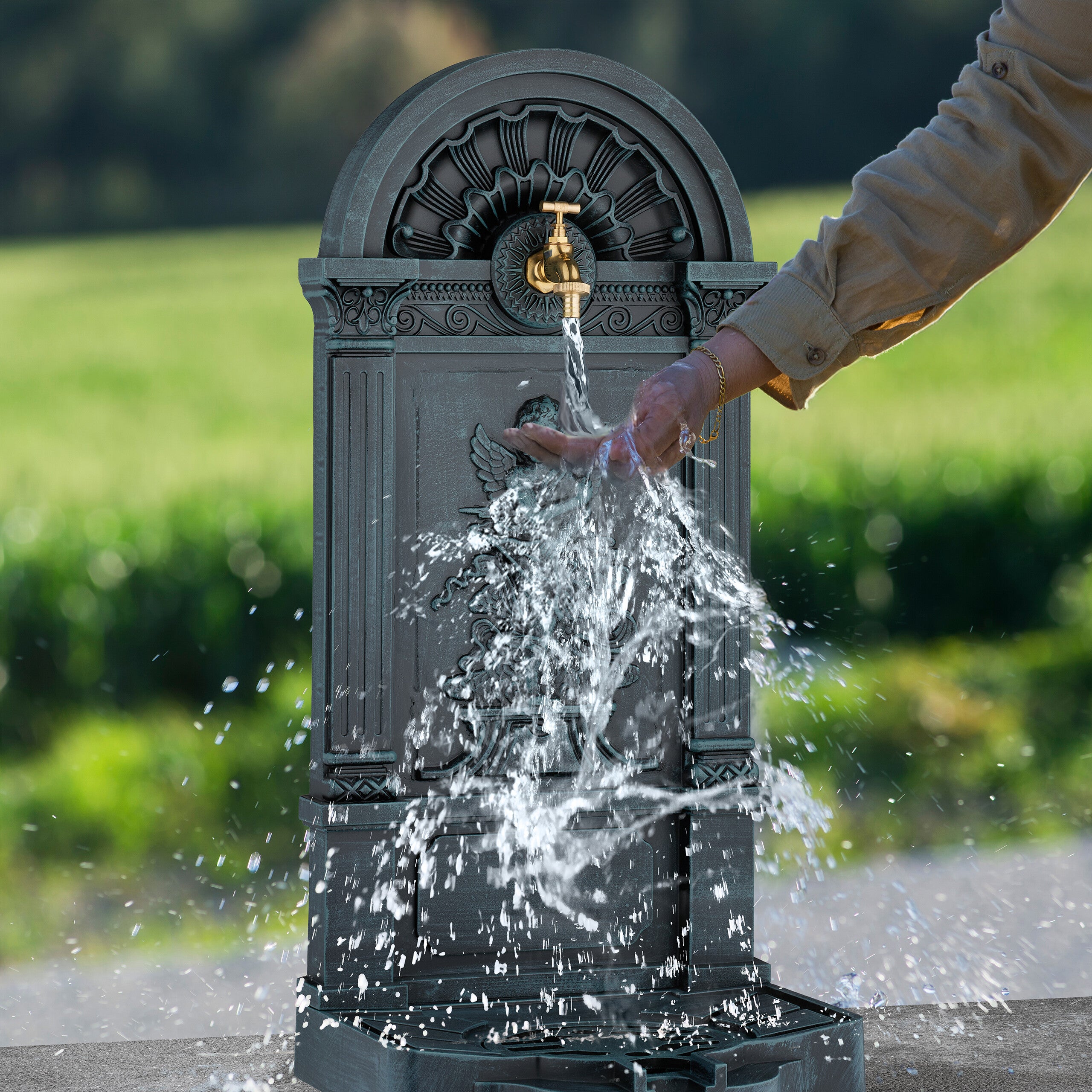 Fontaine extérieure de jardin, design antique, petit ange, H x L x P : 83 x 39 x 33 cm, gris et vert, Relaxdays - 3