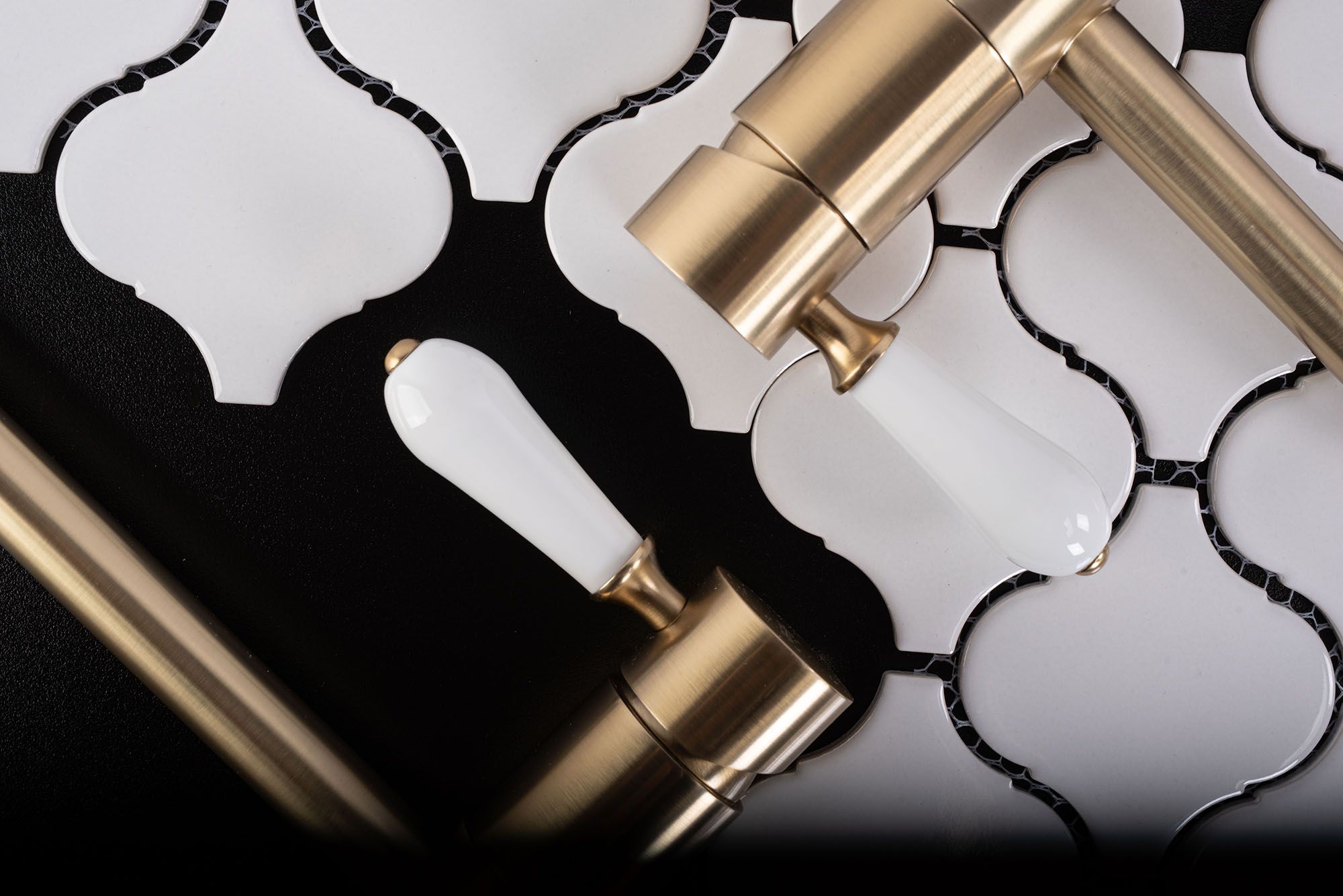 Bateria umywalkowa Rea Serra czarna niska - 6