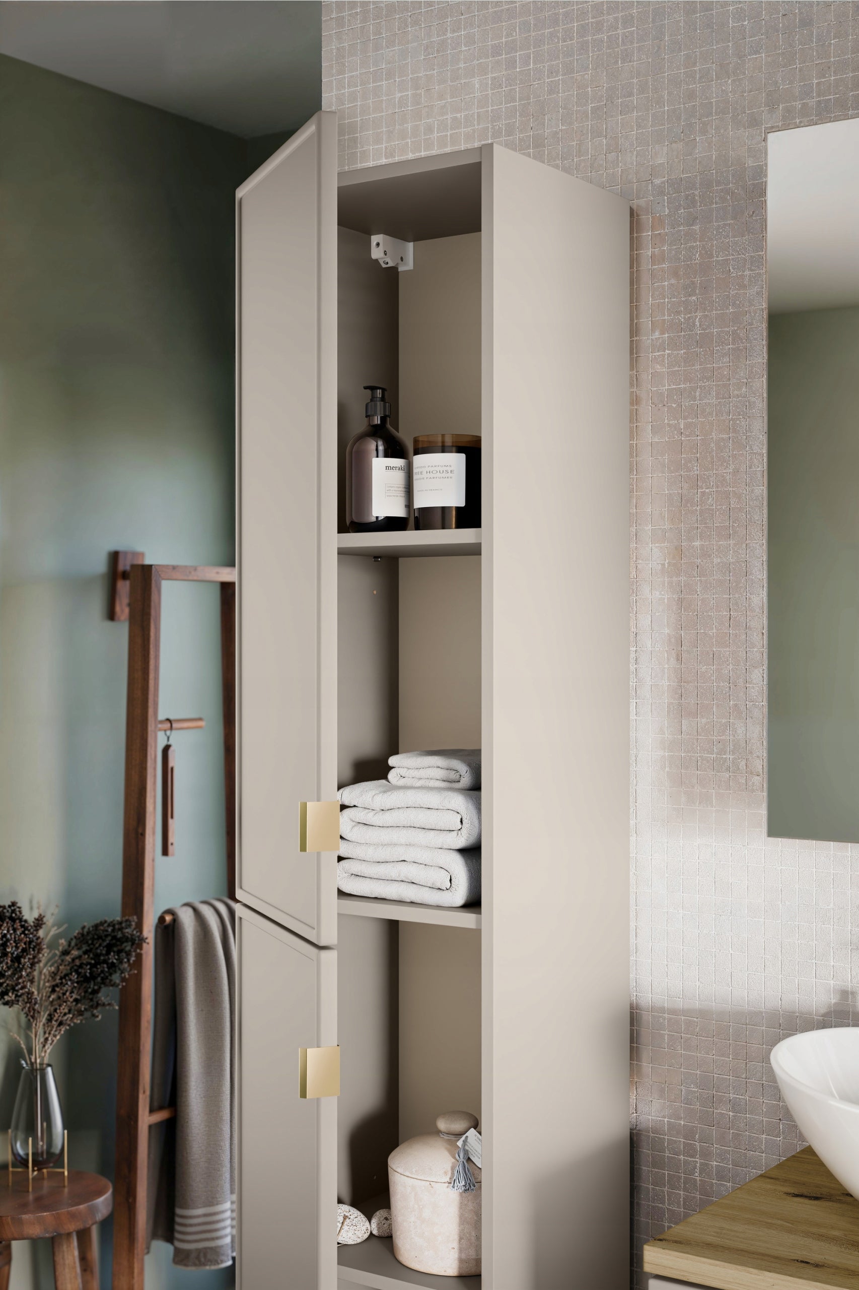 Słupek łazienkowy BELLA 170 cm kaszmirowy wiszący frezowany front - 4