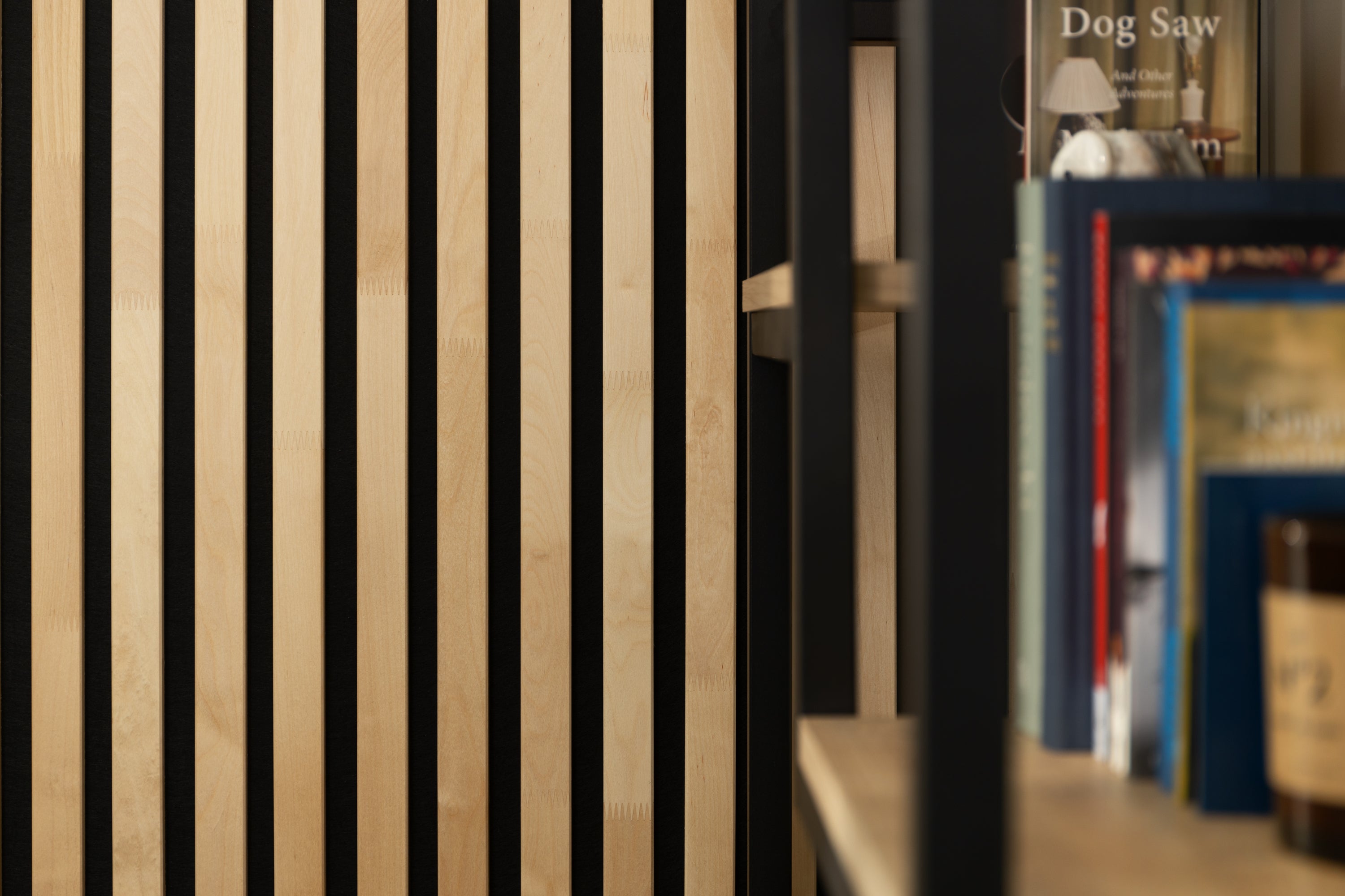 Lot de 2 Panneau Tasseau Acoustique en Bois - Bois de Bouleau Massif - 2400x600mm - Lattes 40mm, Support en Feutre Noir - 5
