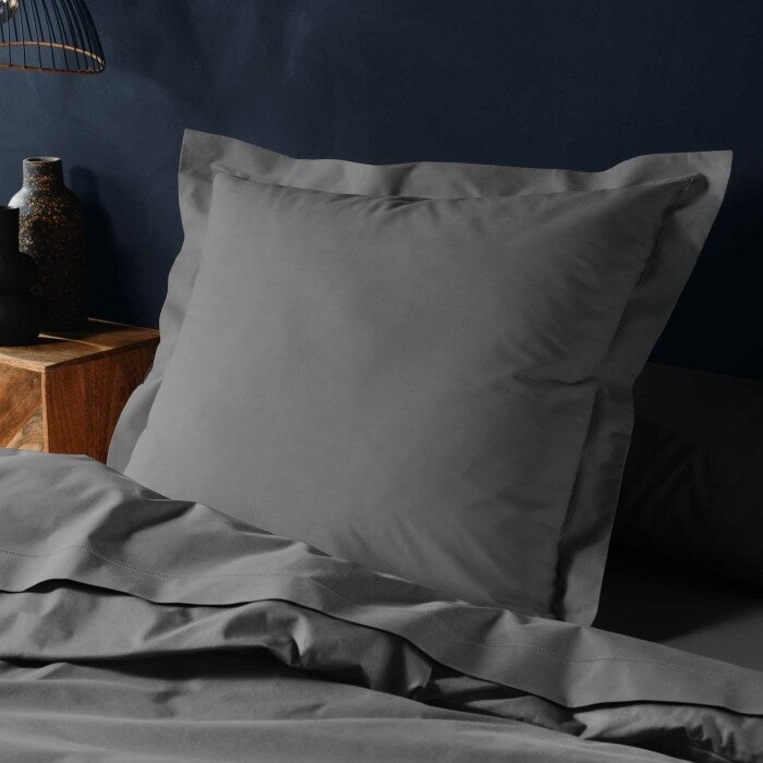 Taie d’oreiller 63 x 63 cm coton 57 fils Lina Anthracite – Volant plat avec point bourdon - 4
