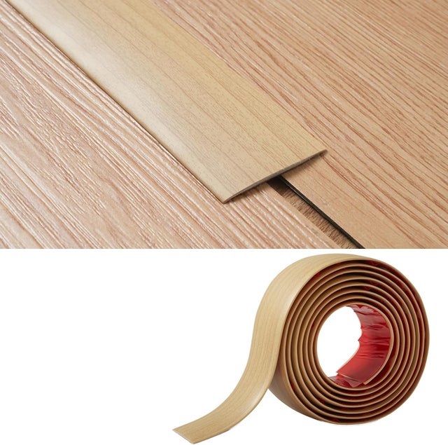La baguette de transition du cadre de porte relie l'espace au sol ; elle mesure 2 mètres de long et 5 centimètres de large, et est beige