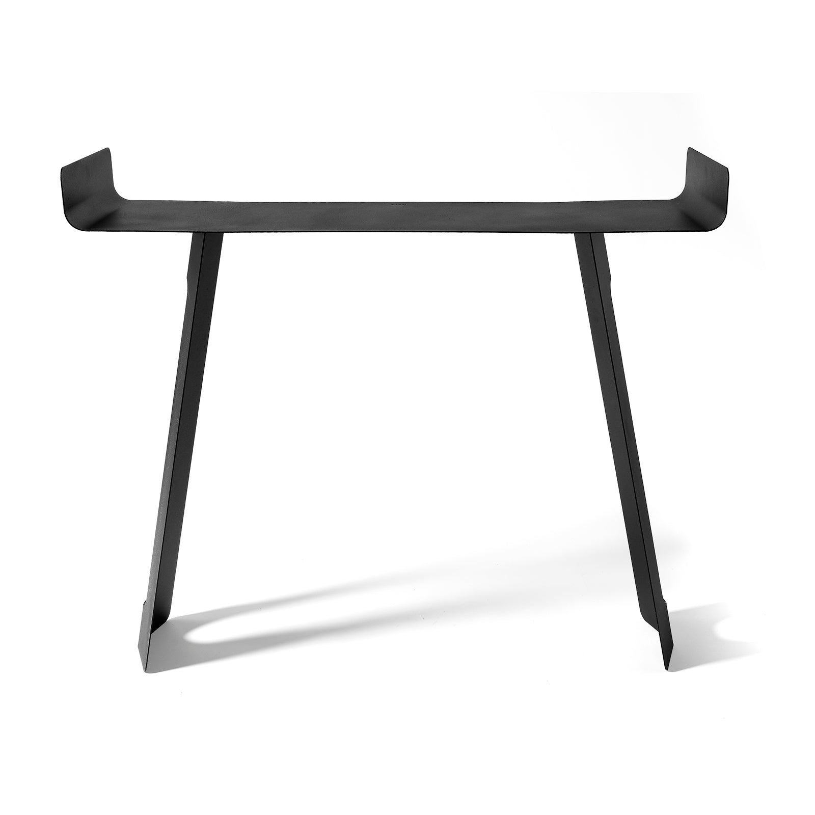 Konsola Tibet 110x35x85 cm z czarnego żelaza, perforowana i zakrzywiona forma, minimalistyczny nowoczesny design do przedpokoju, made in Italy