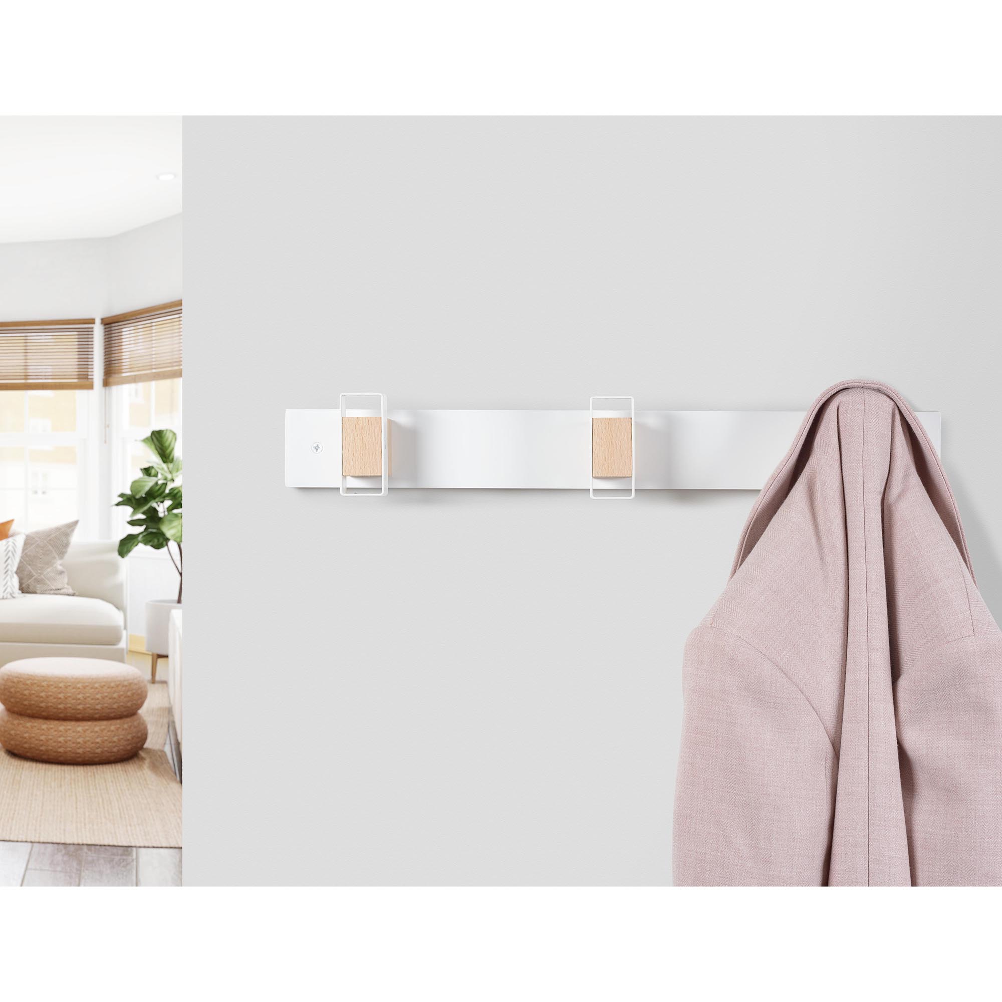 Porte manteau Mural Blanc Mat Avec 3 Cintres En Bois Dimensions porte-manteau-mural-blanc-mat-avec-3-cintres-en-bois-dimensions