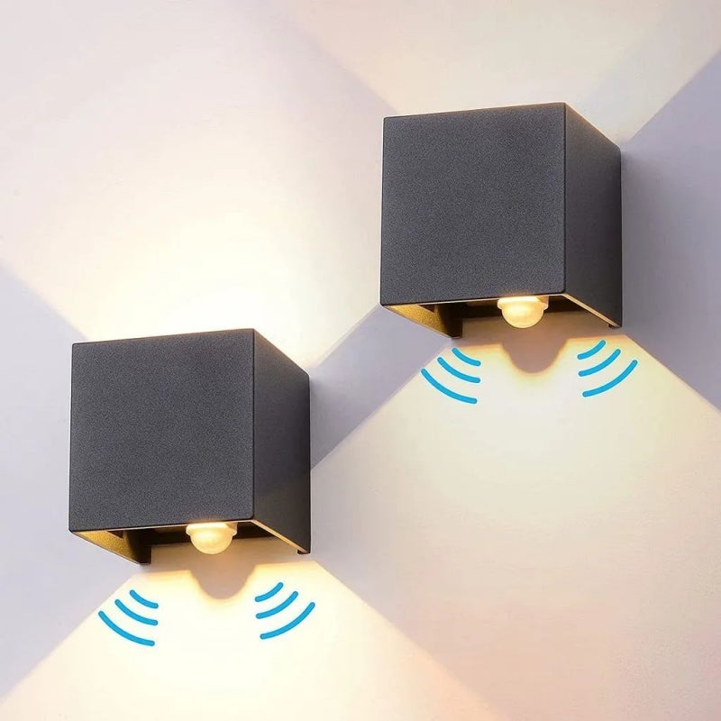 Zestaw 2 czarnych kinkietów z czujnikiem ruchu, 10*10*10 cm, ciepłe białe światło, 6 W