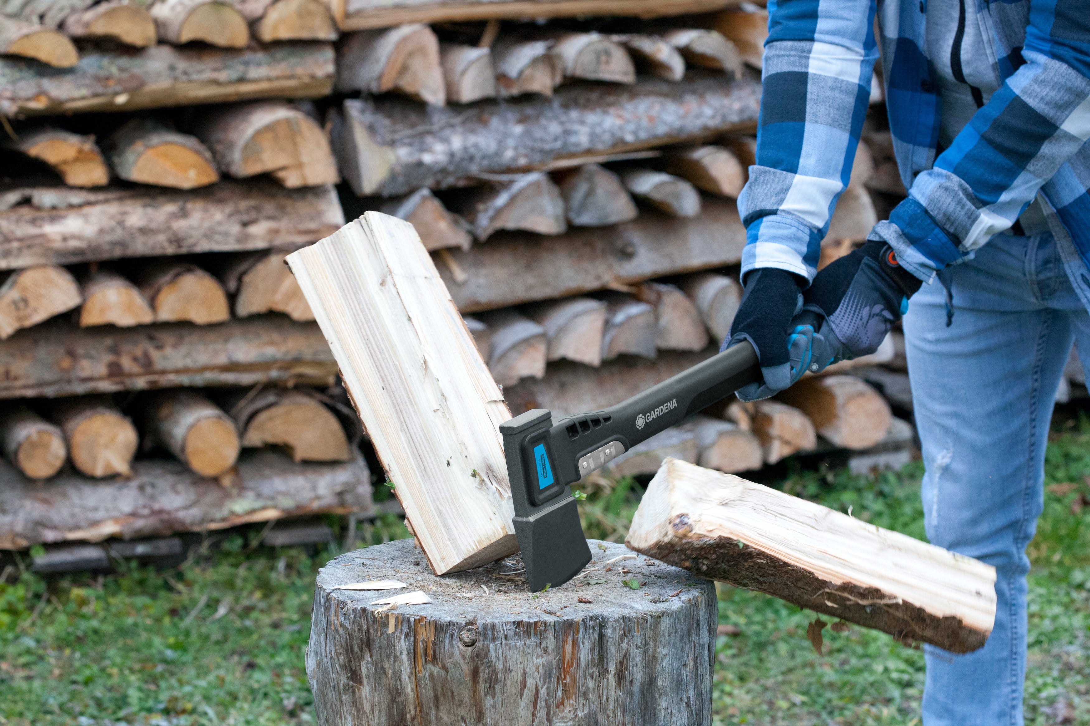 Gardena Ascia Universale 1400 A: Ascia Versatile per Diversi Lavori con Il Legno, Rivestimento Antiscivolo, Placca di Protezione, Funzione Martello, 6 - 2