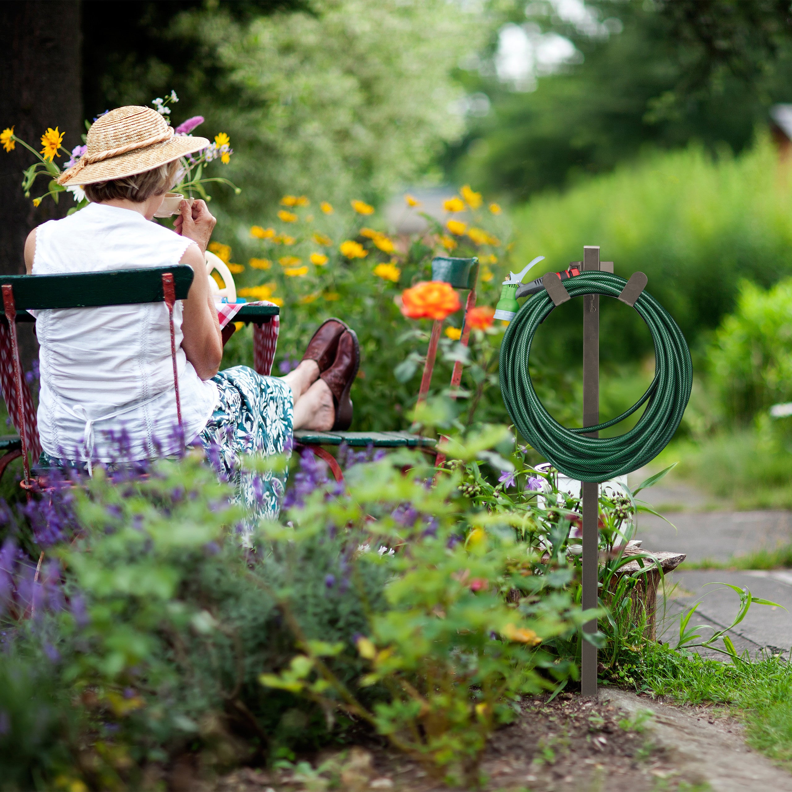 Support tuyau d’arrosage, autonome, enrouleur debout, acier, solide, dérouleur droit, HLP 108x26x18cm, brun, Relaxdays - 2