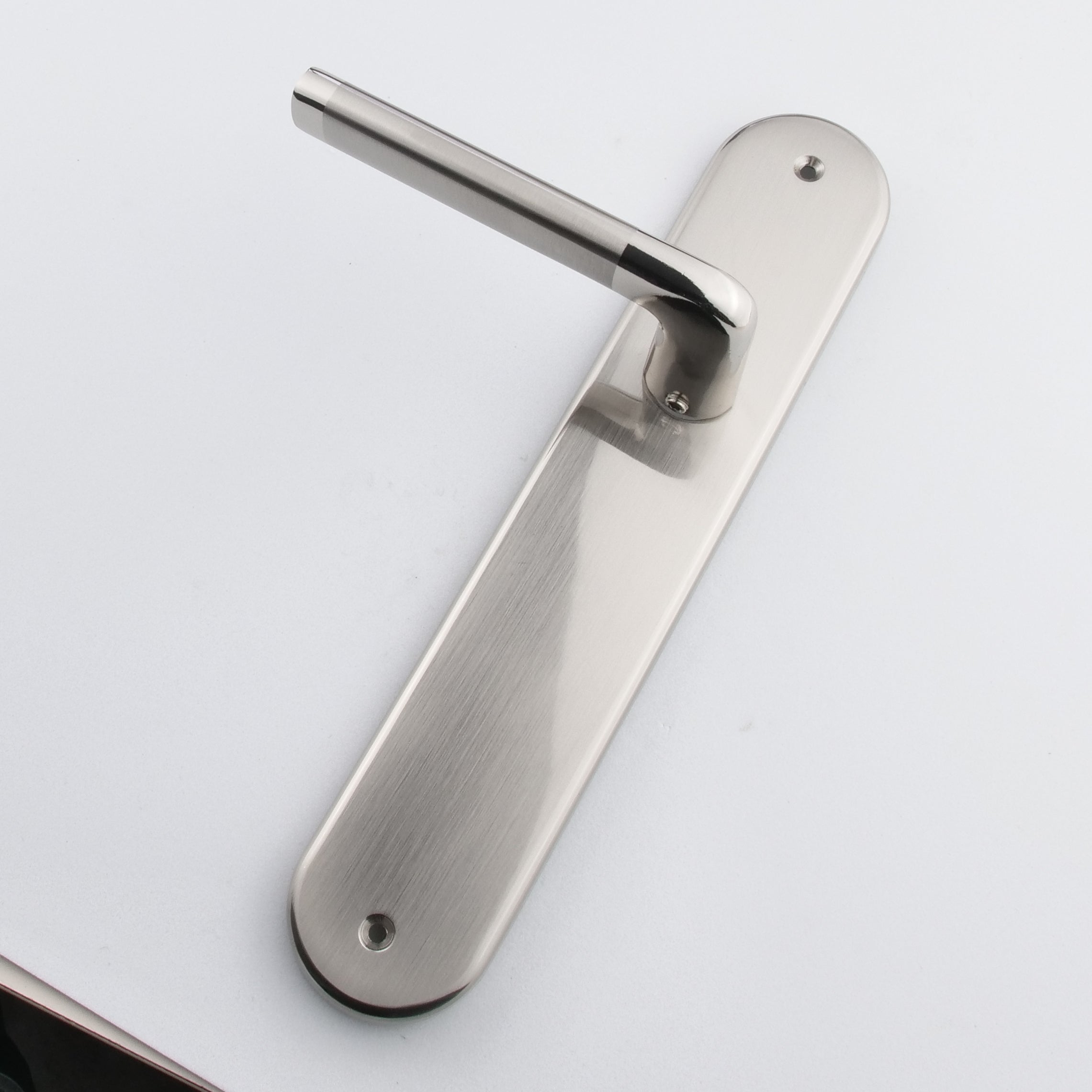 Manilla con placa ovalada bicolor para puerta modelo '140' de zamak ...