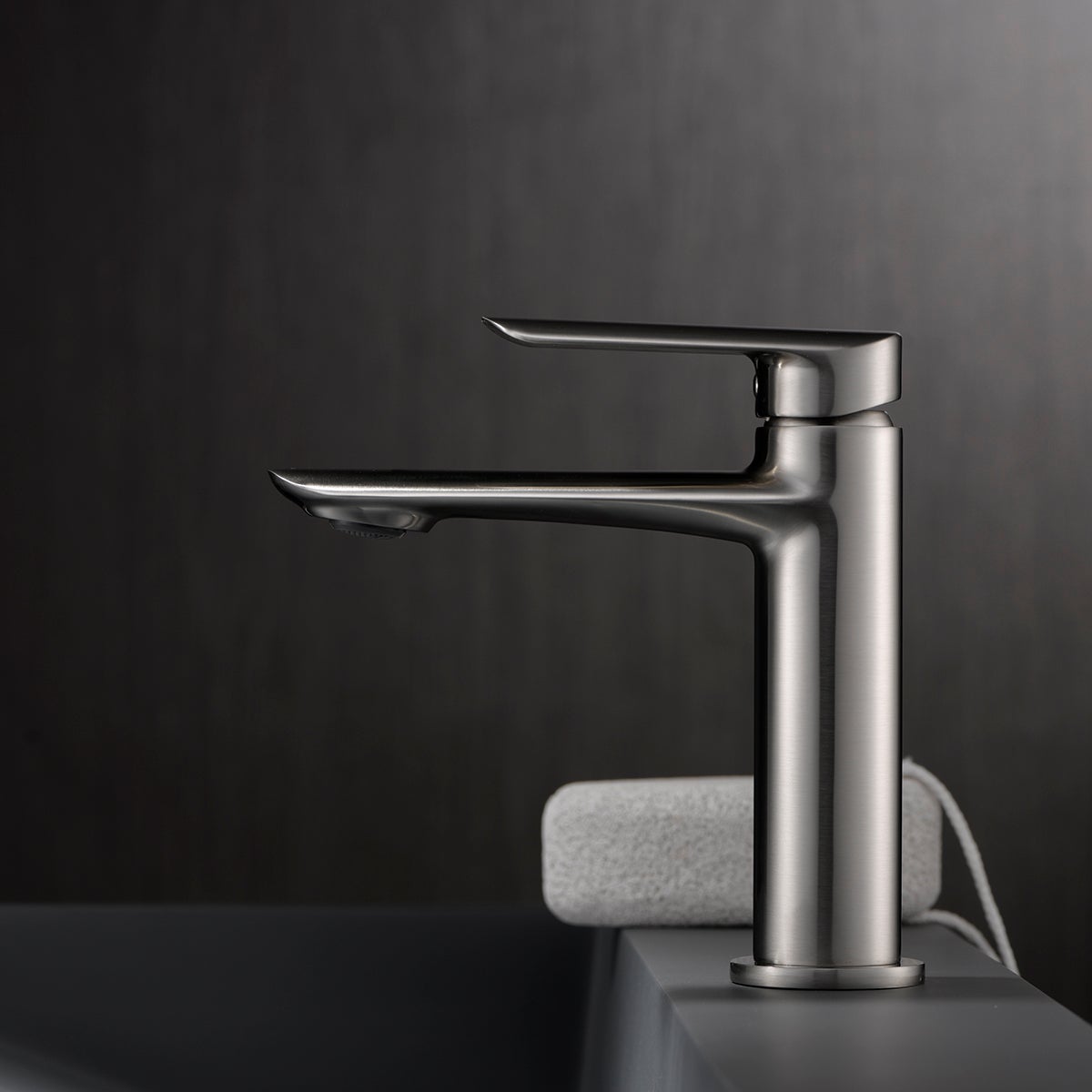 Rubinetto lavabo curvo G1/2 di design, miscelatore acqua calda e fredda