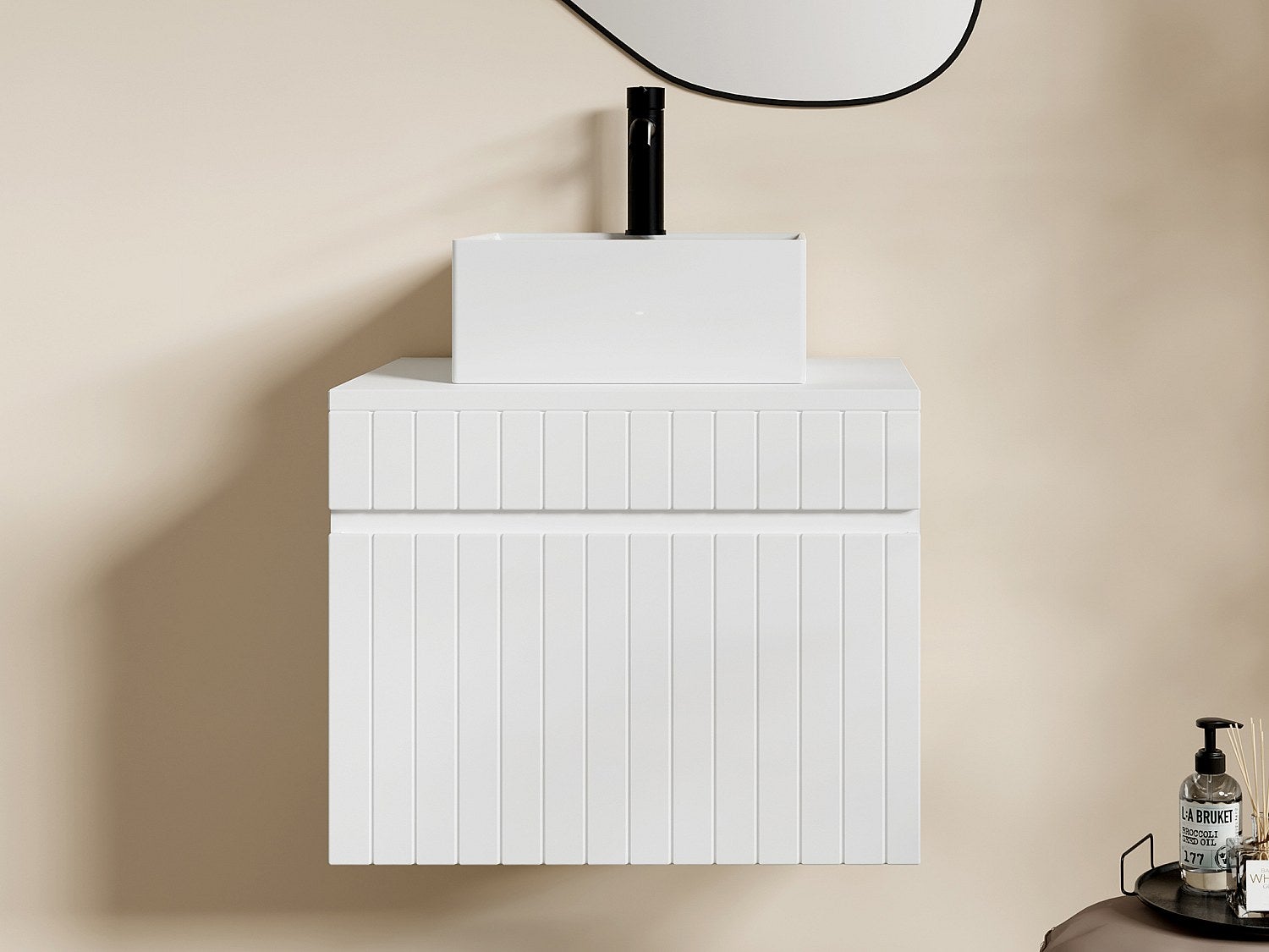 Szafka łazienkowa wisząca ryflowana biała z kwadratową umywalką nablatową - 60 cm - SATARA