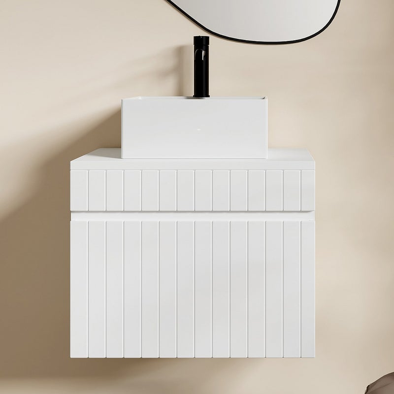 Szafka łazienkowa wisząca ryflowana biała z kwadratową umywalką nablatową - 60 cm - SATARA