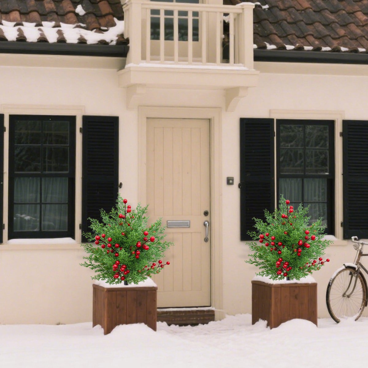 2 topiari di Natale artificiali – pianta esterna realistica con cipresso e bacche rosse, perfetta per veranda, prato, giardino e decorazioni festive - 7