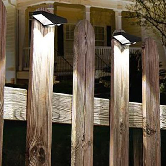 Zestaw 2 wodoodpornych lamp solarnych zewnętrznych IP65, idealnych do ogrodzeń, ścian dziedzińców i palisad (białe).