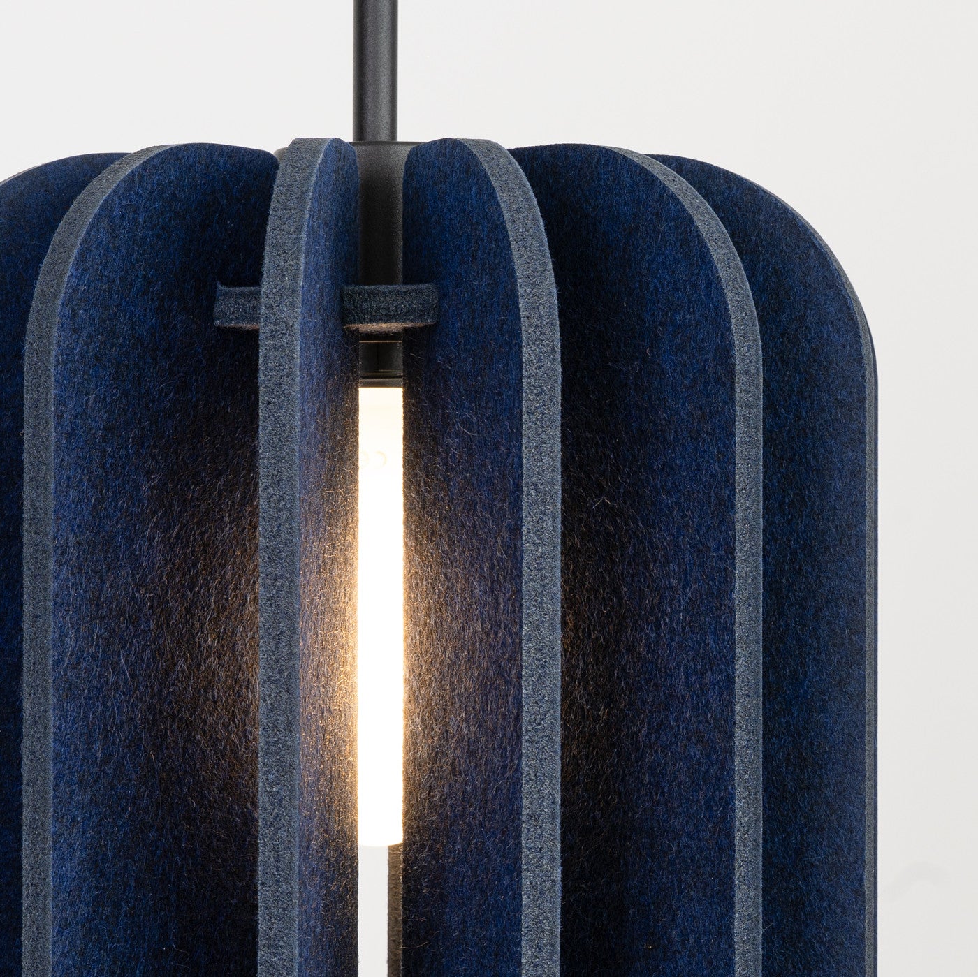 Lampa sufitowa filcowa MULA granatowo-czarna 1xE27x40W filc wym:165x27x27cm IP20 Sollux Lighting - 5