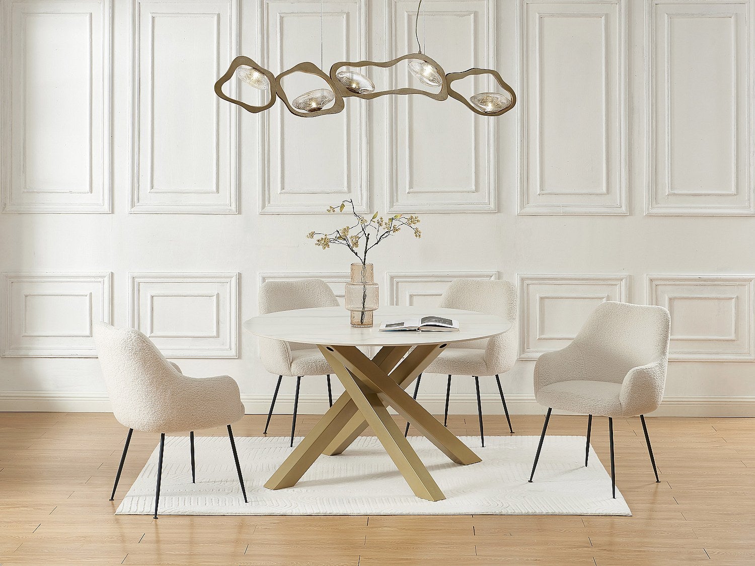 Stół do jadalni okrągły dla 4 osób z ceramiki i złotego metalu - Efekt białego marmuru - LENUMIA marki Pascal Morabito