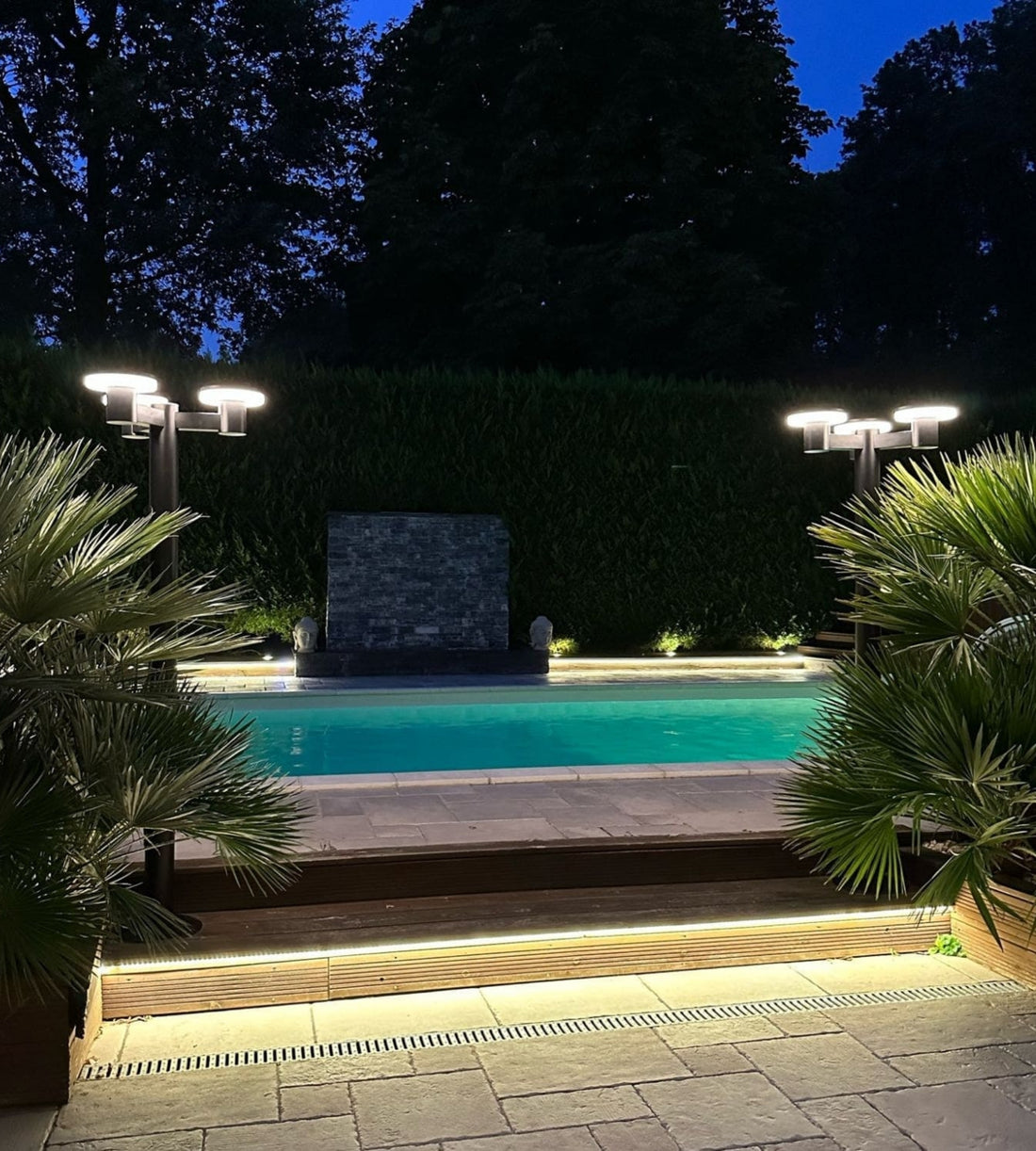 Lampadaire extérieur solaire Led ALTO 3000 noir - 200cm - Télécommandable - 300 à 3000 lumens - 5