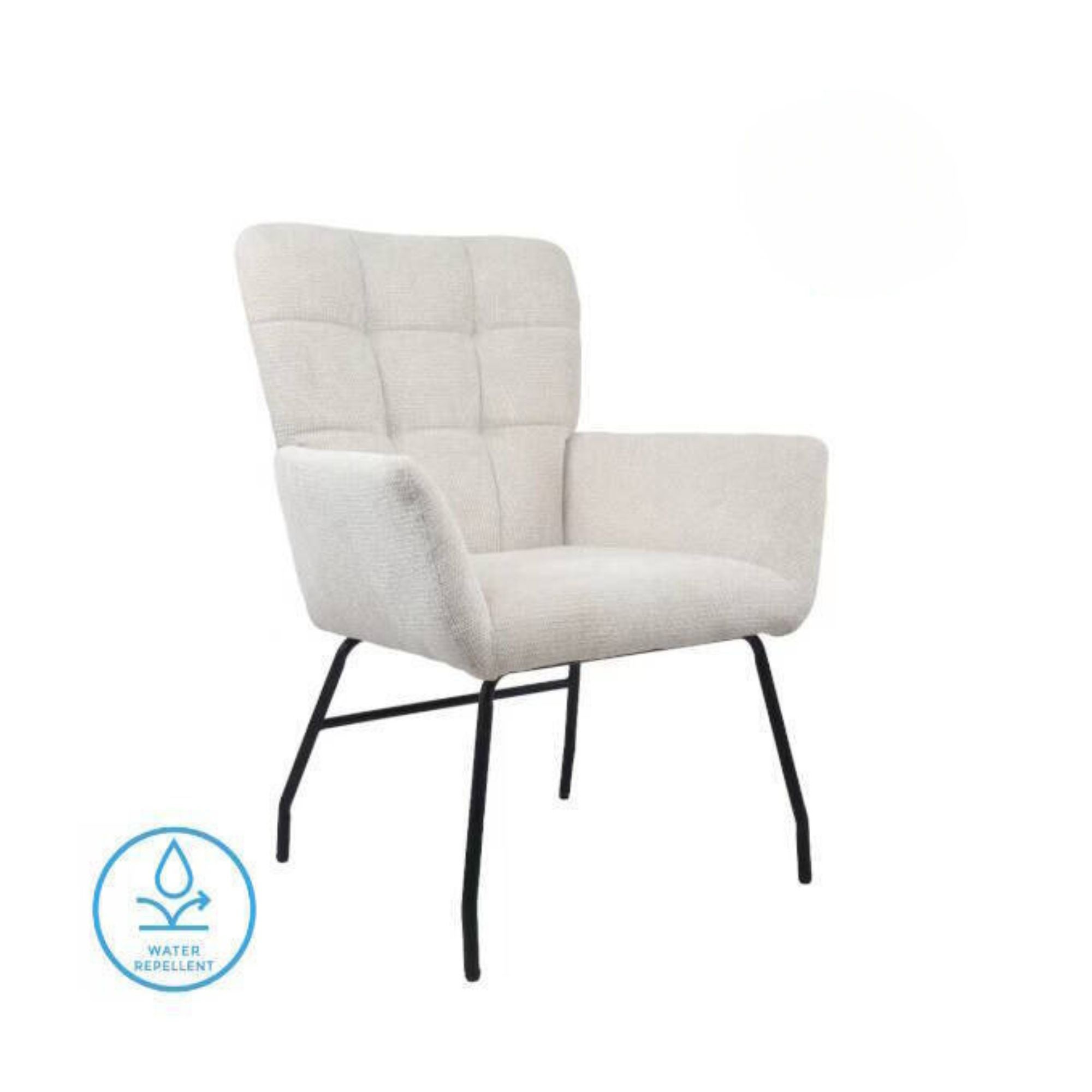Poltrona estofada em tecido bege repelente à água – 71,5 x 68 x 94 cm, encosto capitoné, pés metálicos pretos, elegante e prática