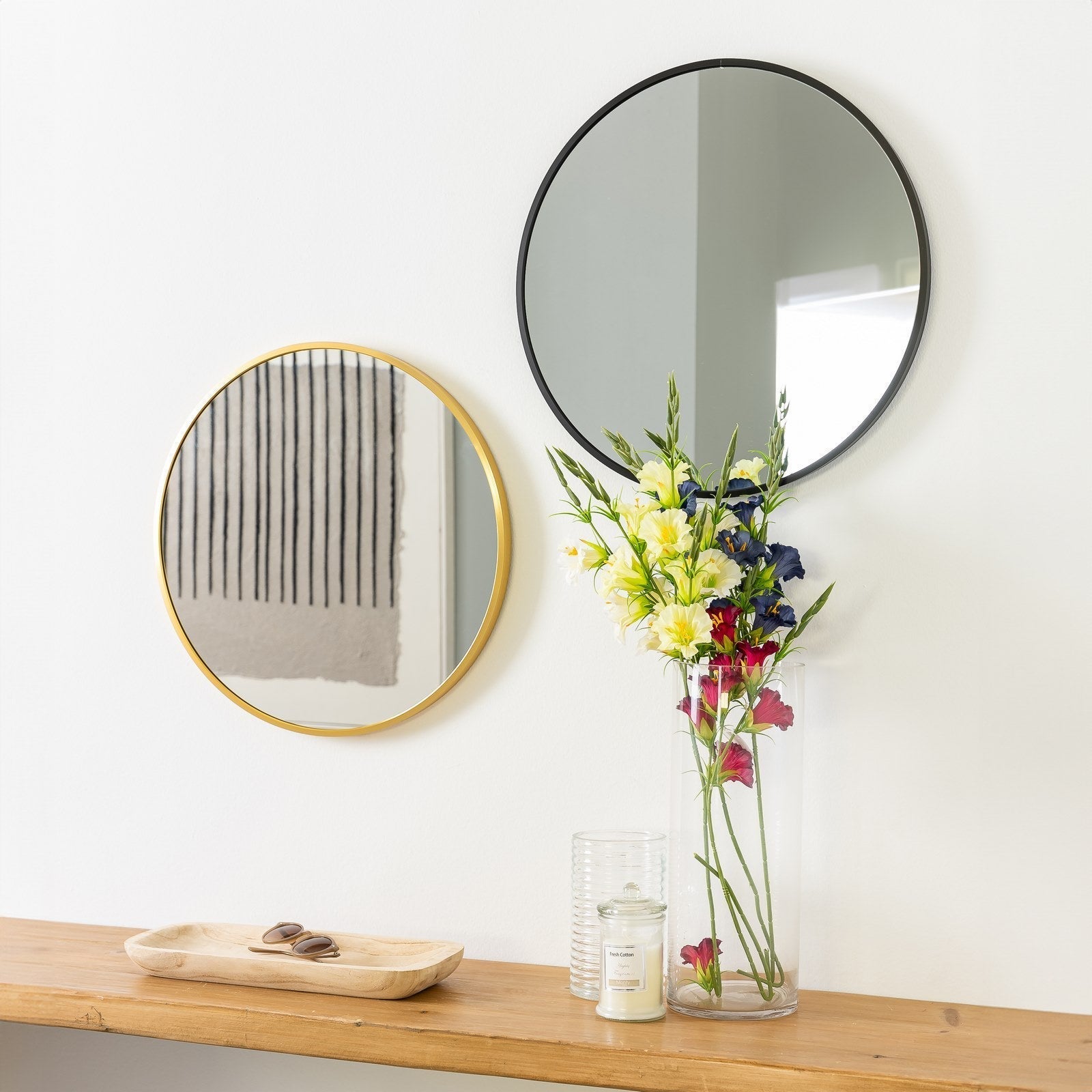 Espejo de pared redondo con marco de aluminio negro de 50 cm LOLAhome - 2