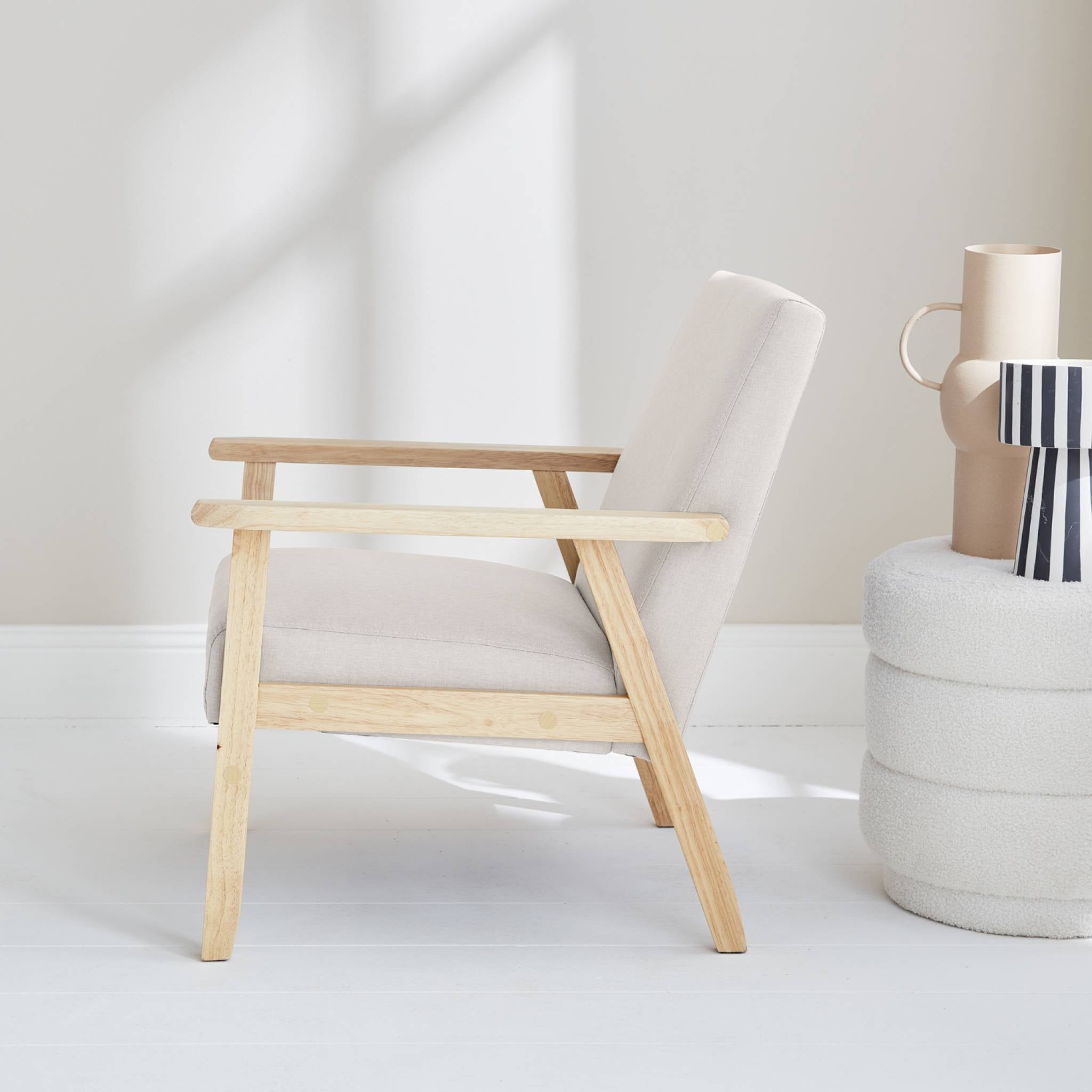 Fauteuil scandinave en bois et tissu crème. Isak. L 64 x P 69.5 x H 73cm - 3