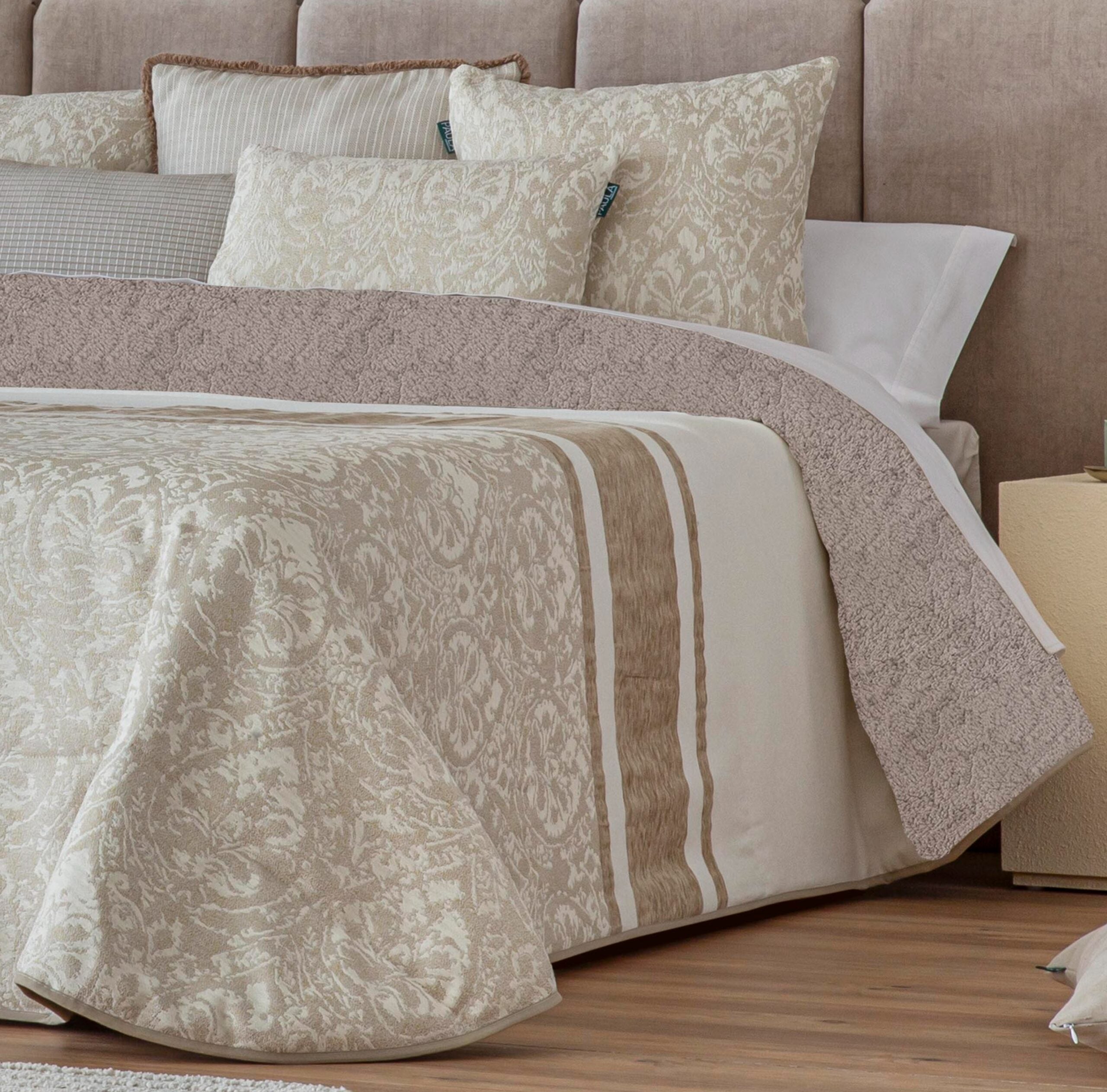 Edredon jacquard con reverso borregutio sherpa lorca beig para cama de 160 cm