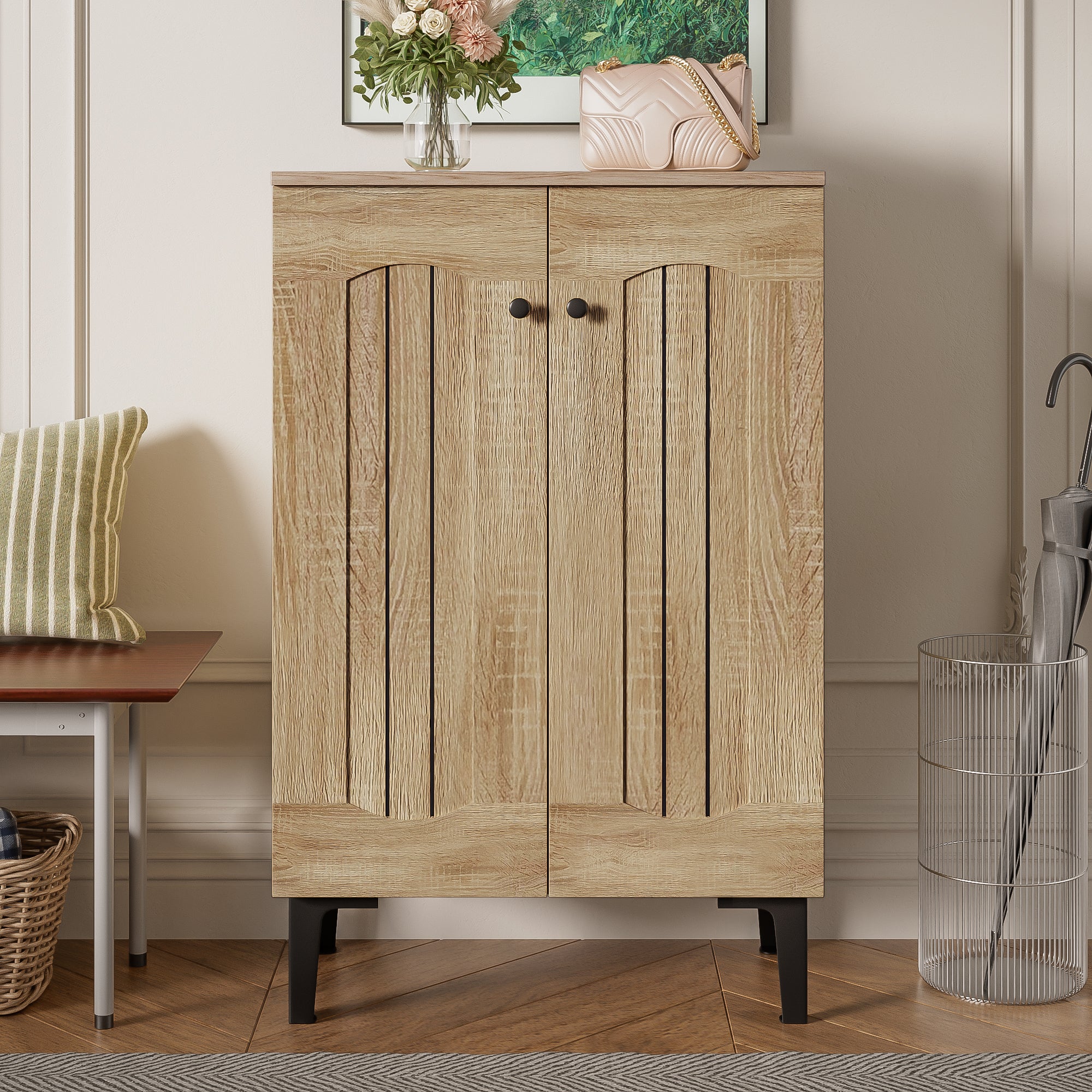 Sapateira com 2 portas e prateleiras - 60 x 34,5 x 95 cm - Aglomerado e pés em PVC - Cor madeira - 6