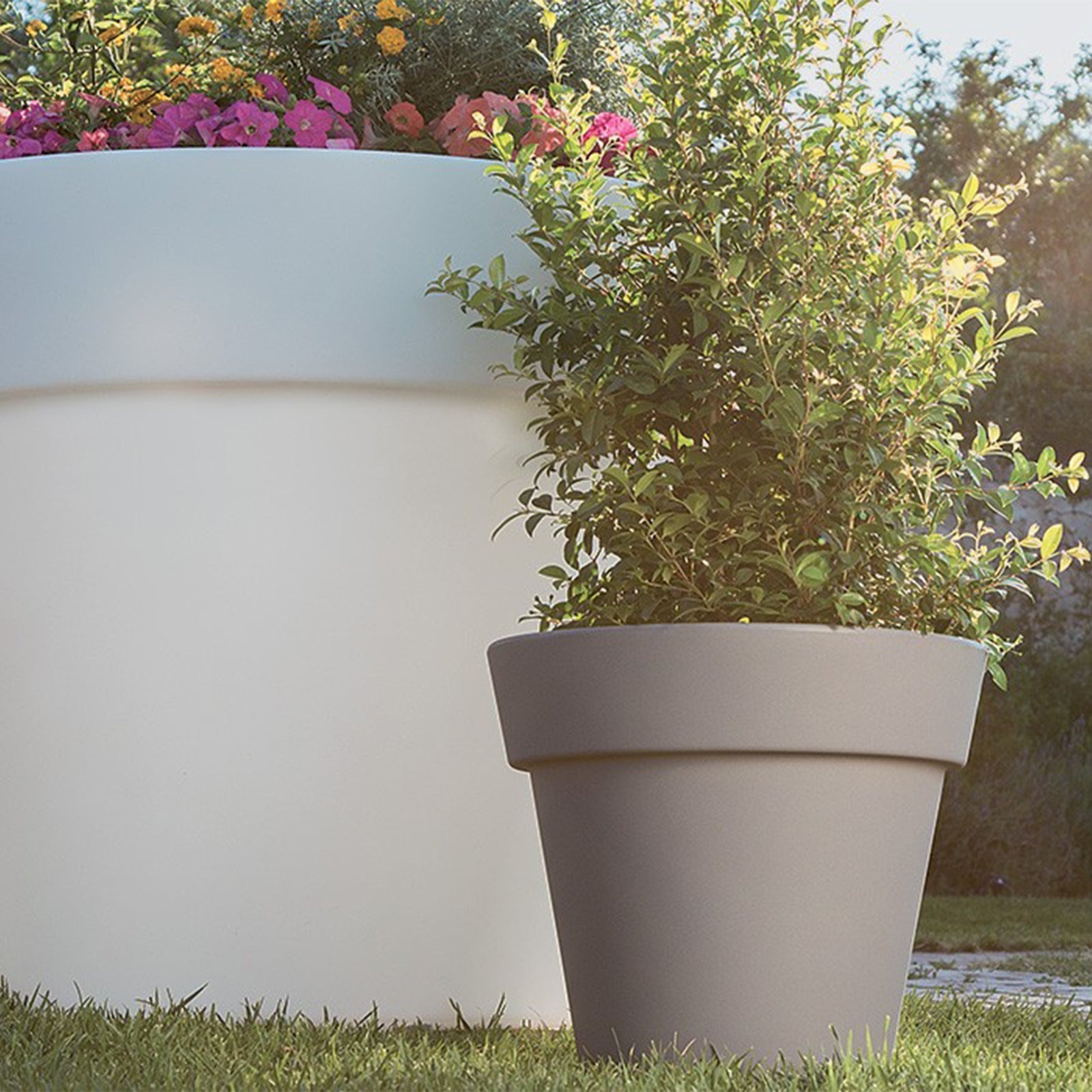 Pot de fleurs Gemma Bronze en résine diamètre 80 cm - 3