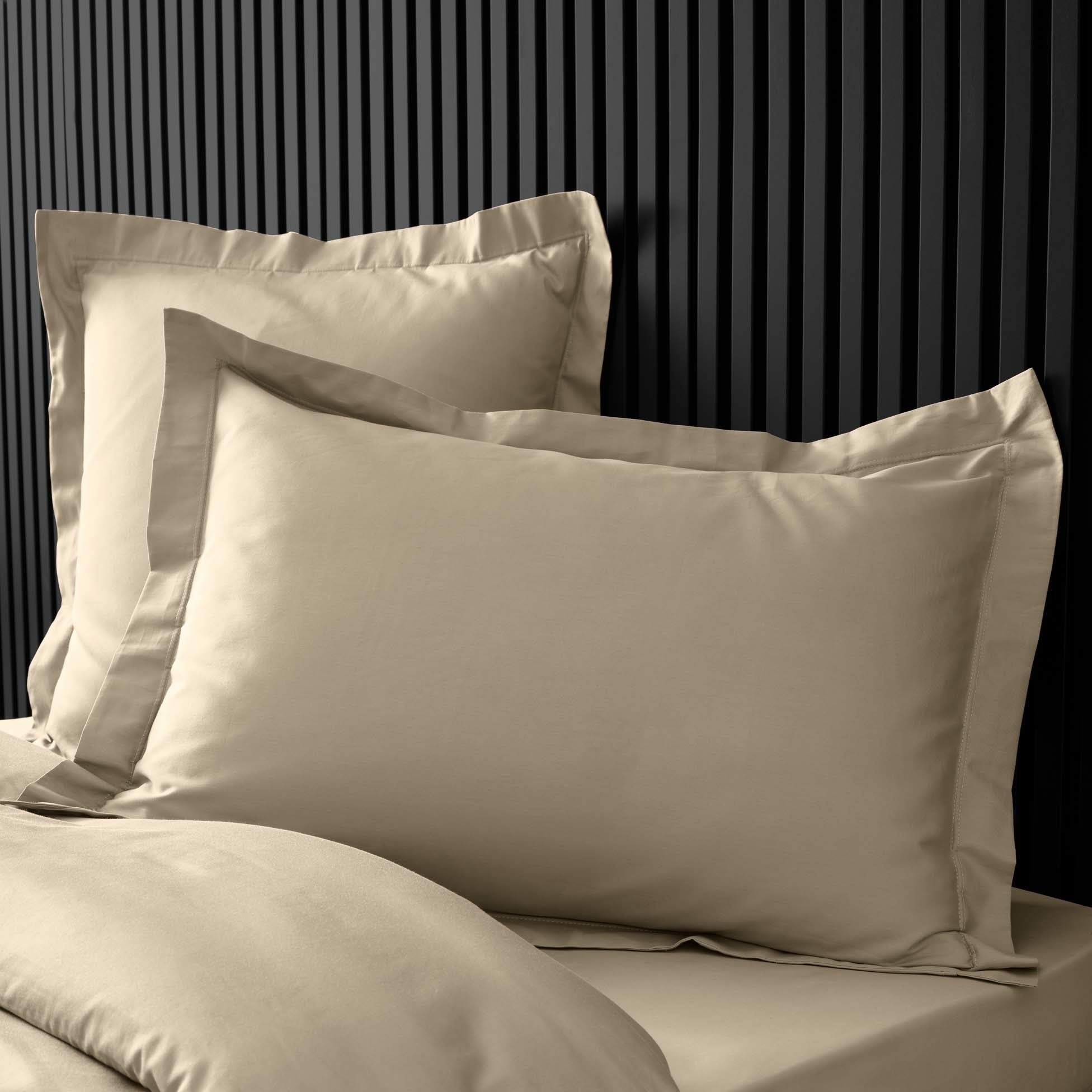 Taie d’oreiller volant plat – 50 x 70 cm – percale unie 78 fils – point bourdon – Sable - 3