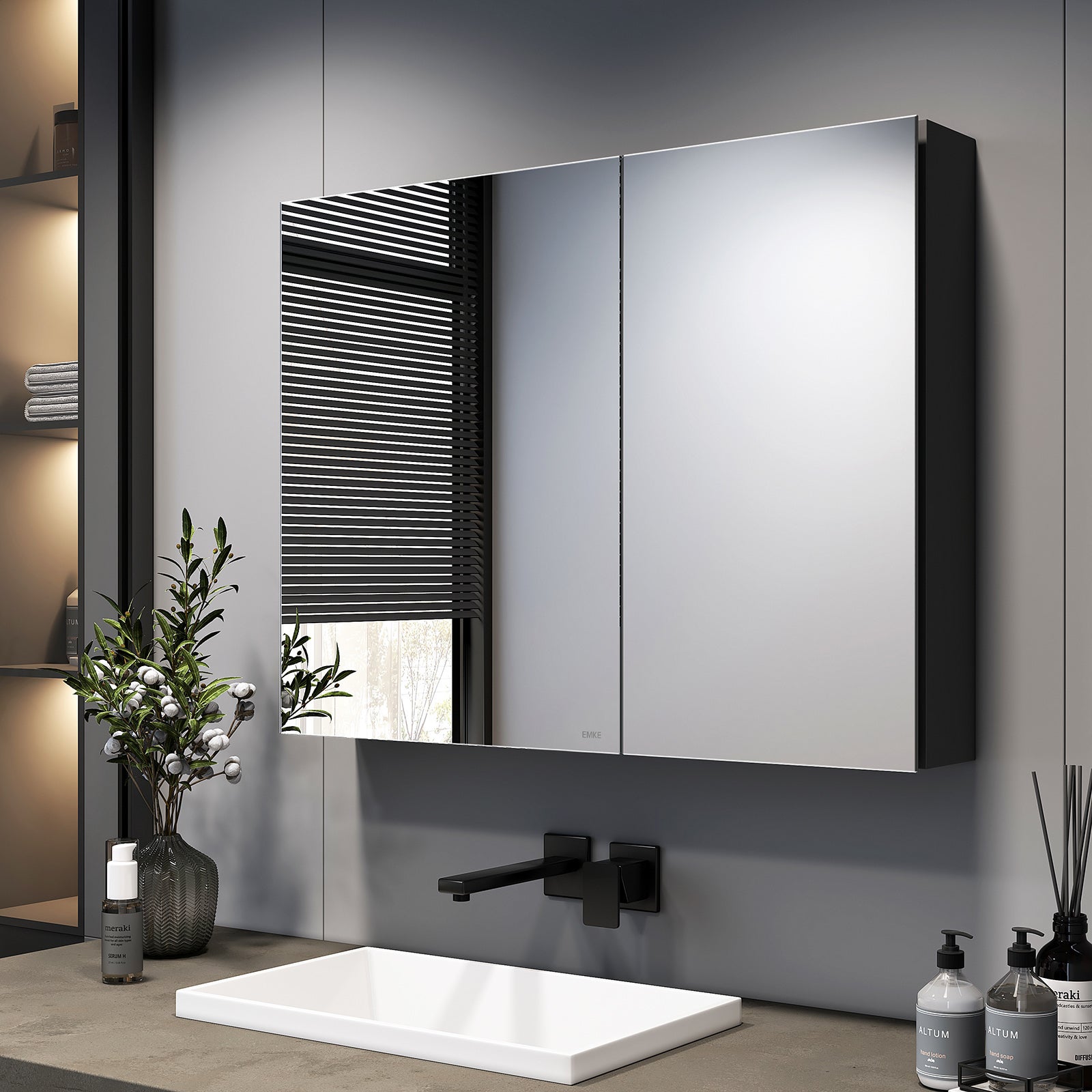 EMKE Szafka łazienkowa z lustrem 85 x 65 x 14,5 cm – 2 drzwi lustrzane, regulowane półki, matowa czerń