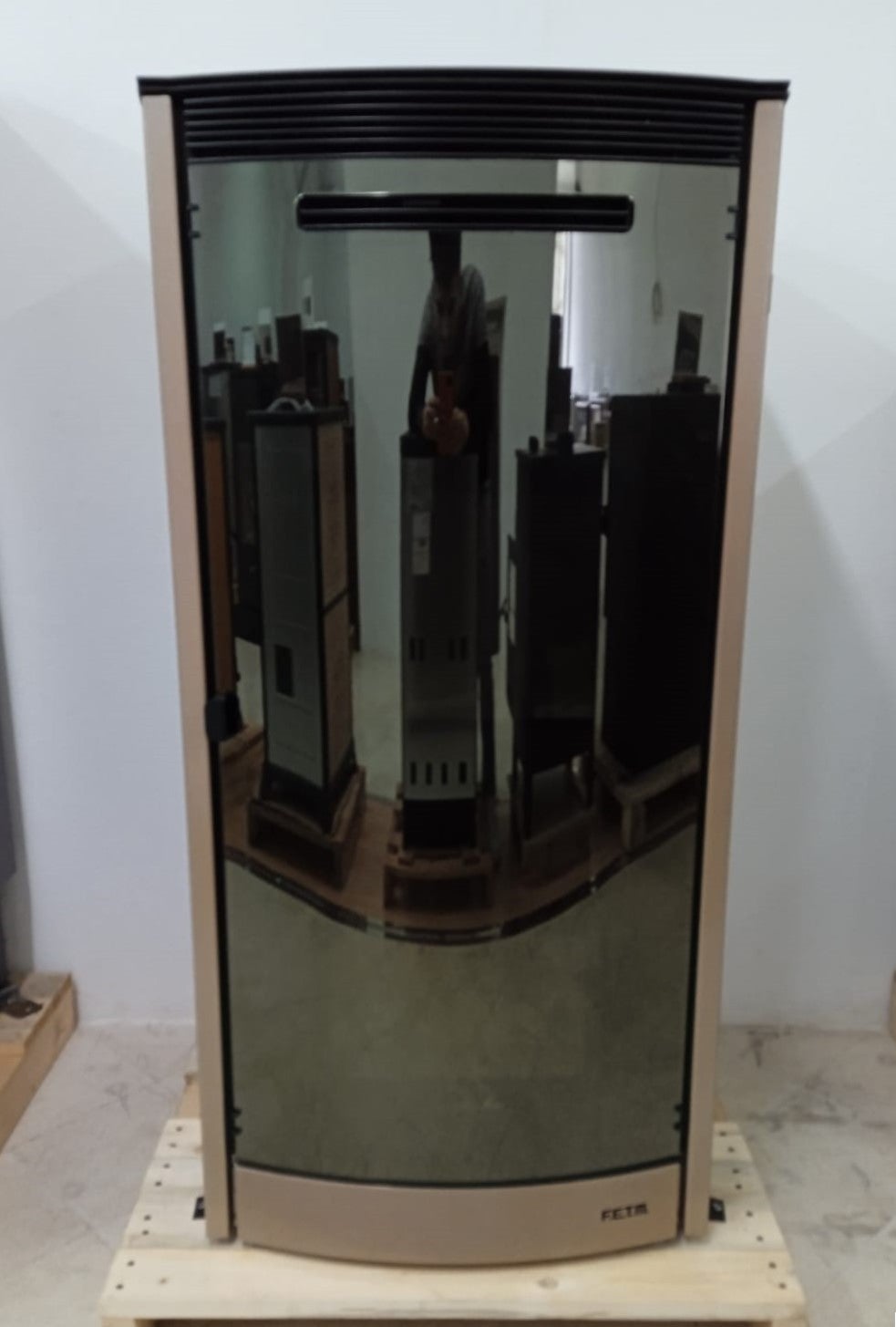 Piec na drewno F.E.T.M. mod. ESTIA z odwróconym płomieniem