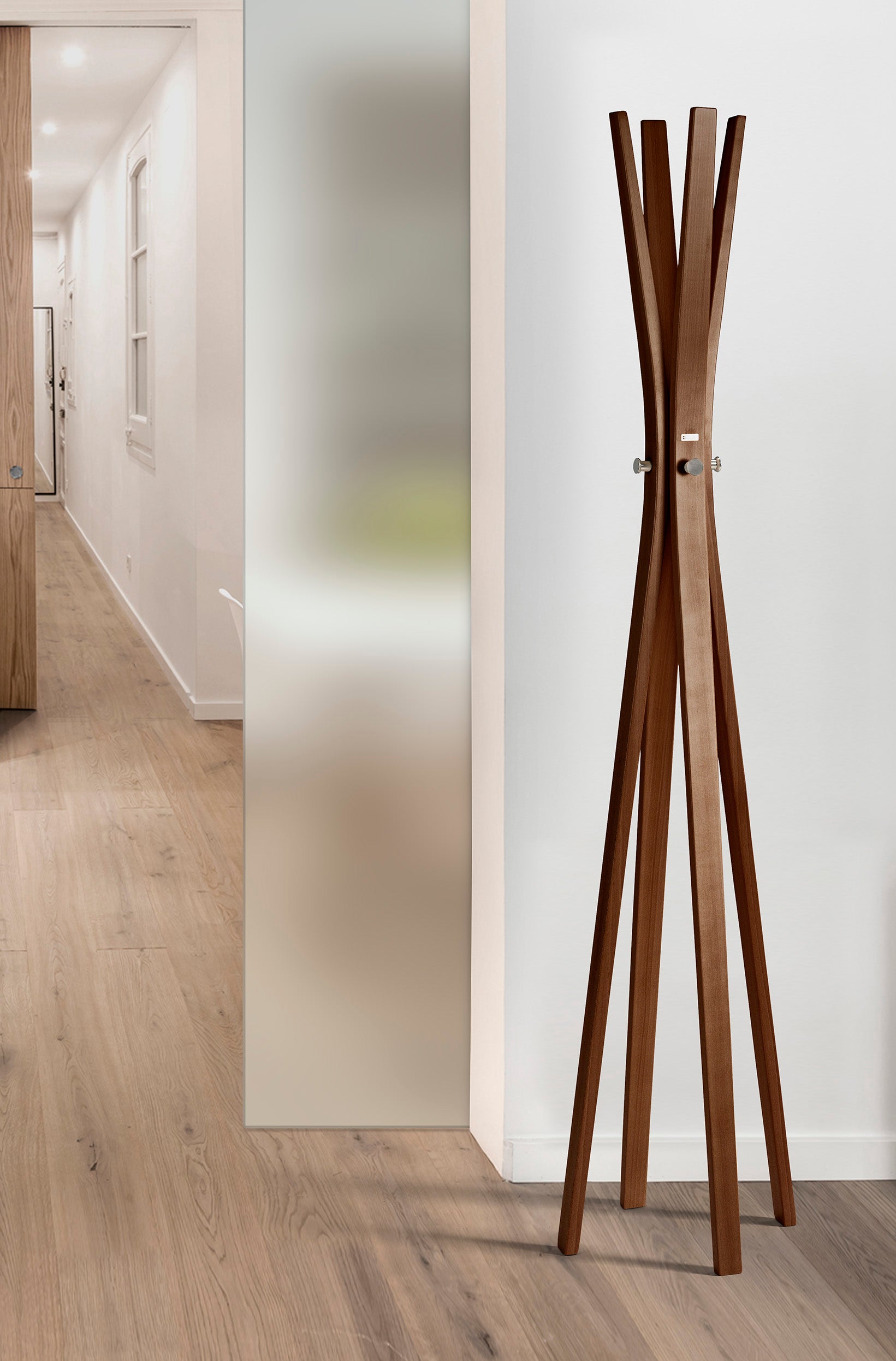 Perchero de pie, modelo NATURALEZA de Herdasa, en madera de haya