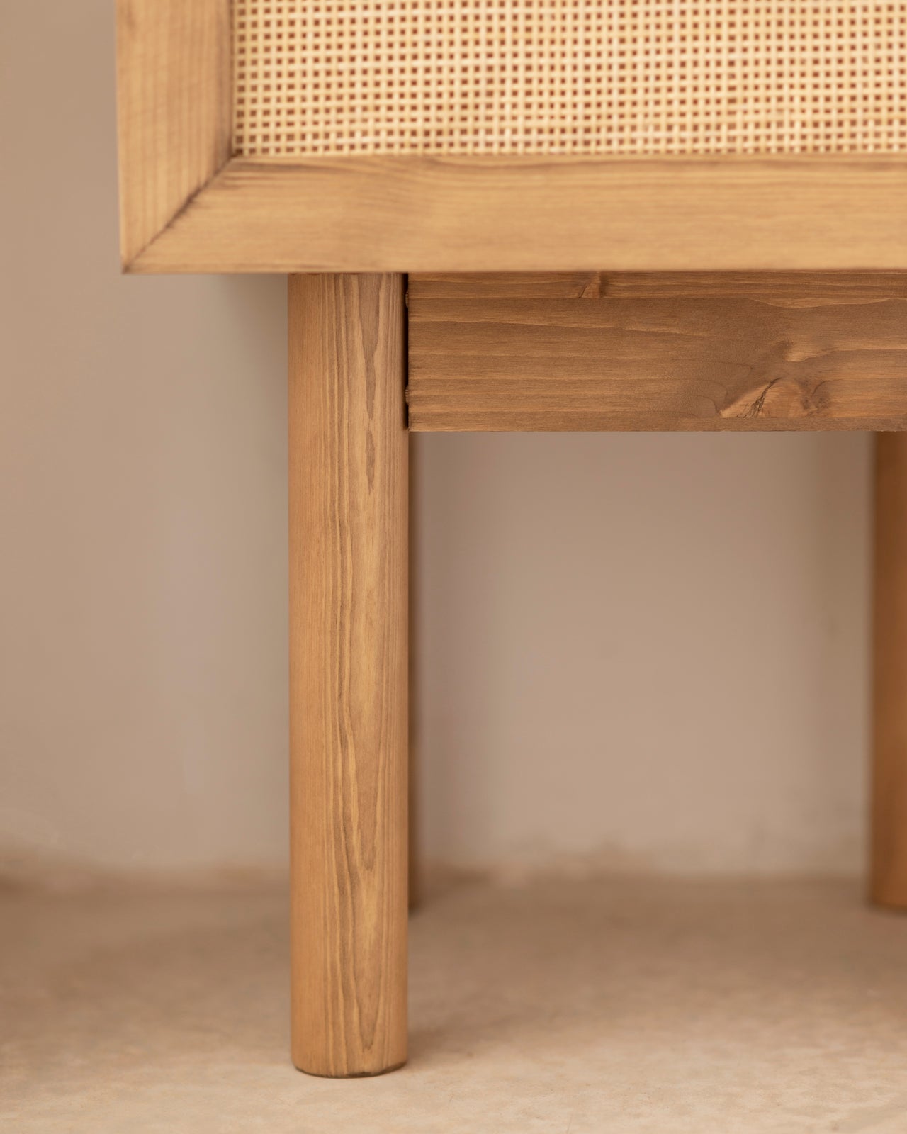 FRIDA - Comodino 1 cassetto in legno massello in tono rovere scuro 40x45cm - DECOWOOD - 4