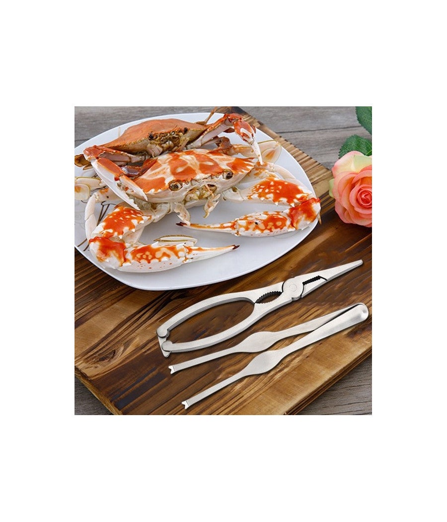 Tavola Con Piatti Di Frutti Di Mare Granoturco Di Granchio Grattugiato Di Gamberetti Grigliati Polpo E Calamari Su Lastre Piastre Grigliate Image264345543
