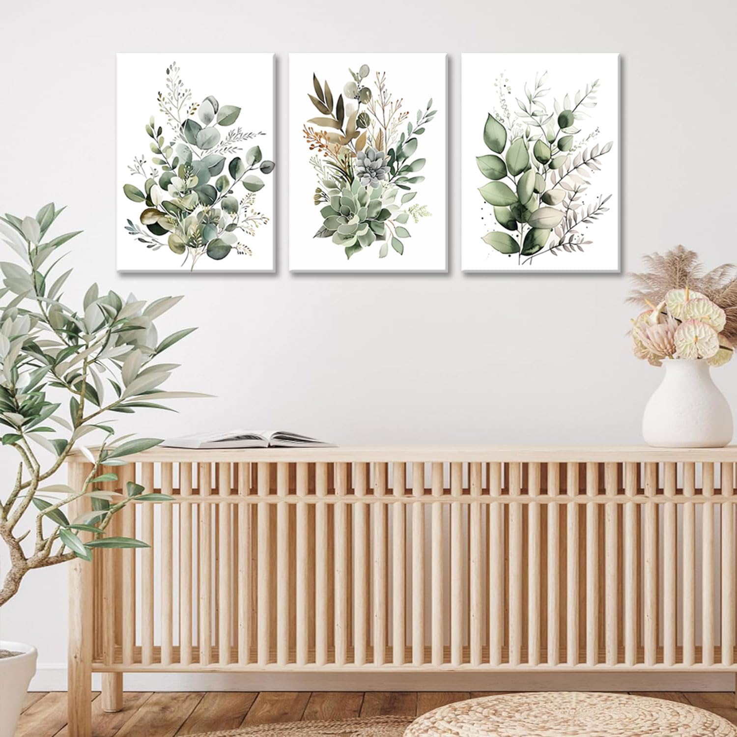 Un ensemble de trois tableaux encadrés, aquarelles florales sur toile, dans un style bohème minimaliste moderne (tableaux seulement). - 4