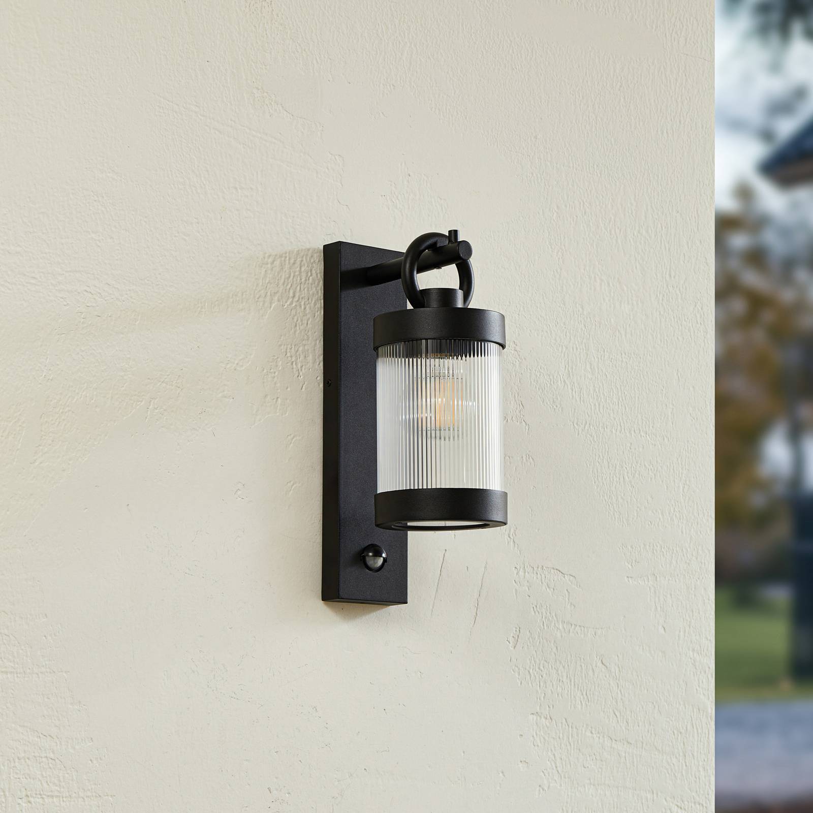 Lindby applique d'extérieur Yrene, 20cm, noir, capteur, riffle, Applique pour mur extérieur/façade de maison, maison, terrasse und balcon - 4