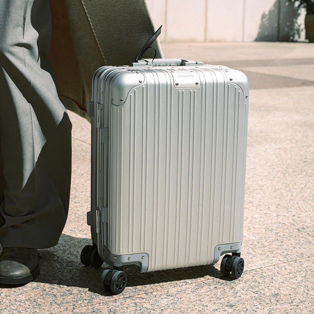 CREATE - LUGGAGE ALUMINIUM - Twarda walizka aluminiowa z zamkiem TSA i kółkami wielokierunkowymi - Argent