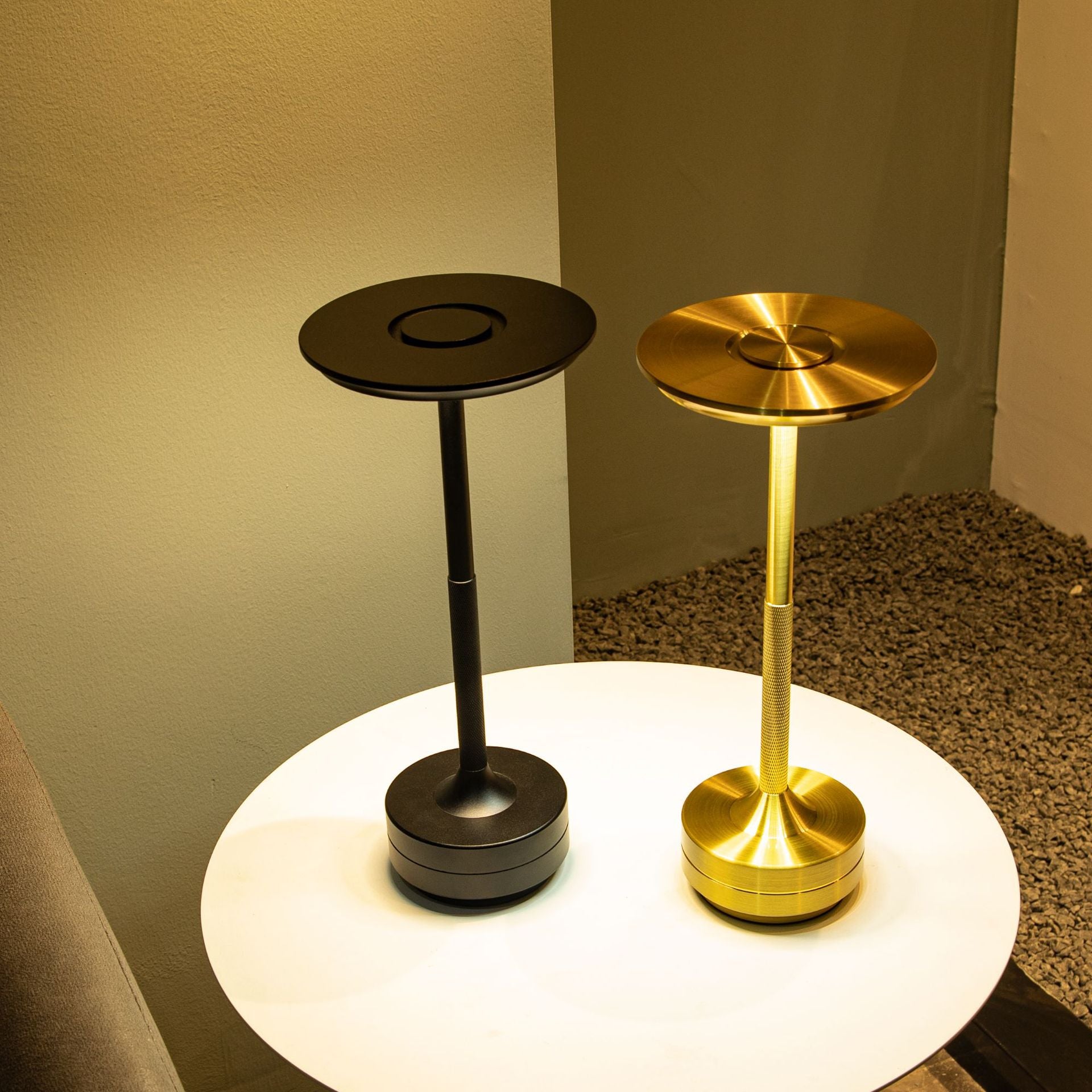 Lampe de table sans fil, lampe de chevet rechargeable, lampe d'extérieur portable à LED alimentée par batterie, 3 couleurs à intensité variable (or) - 3