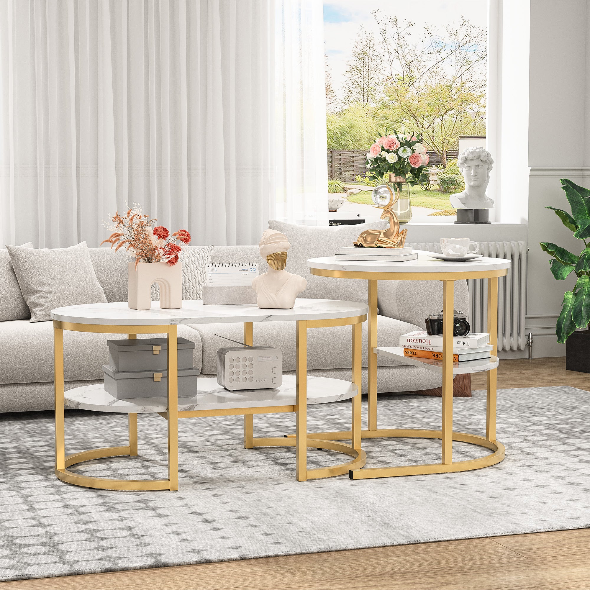 D&H FURNIMMT Tavolino Rotondo A 2 Ripiani - Piano Finto Marmo Bianco 58 Cm, Base In Acciaio Dorato, Facile Montaggio, Per Piccoli Spazi