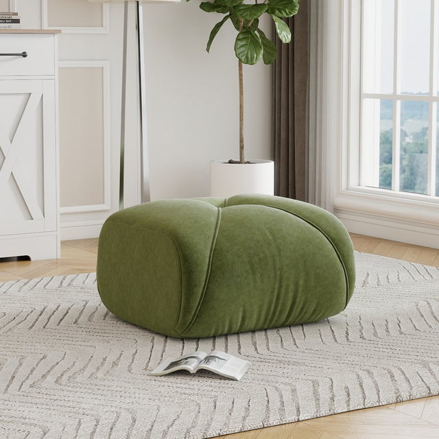 Apoio para os pés modular com design ergonômico, apoios de braço largos e assento profundo em chenille verde.