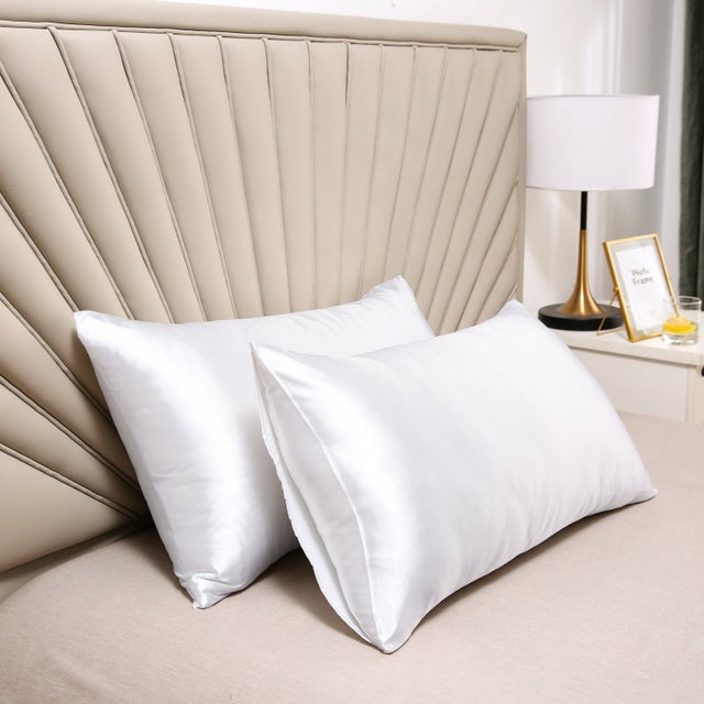 Taie d'oreiller en satin (2 pièces) - Oreiller doux et soyeux - Fermeture portefeuille - Anti-acariens et hypoallergénique - 51 x 66 cm - Blanc